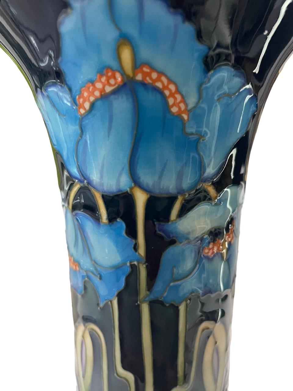 MOORCROFT Collector Club design vase Blue RHAPSODY by Phillip Gibson. Dated 2001 In Good Condition For Sale In Richmond Hill, ON