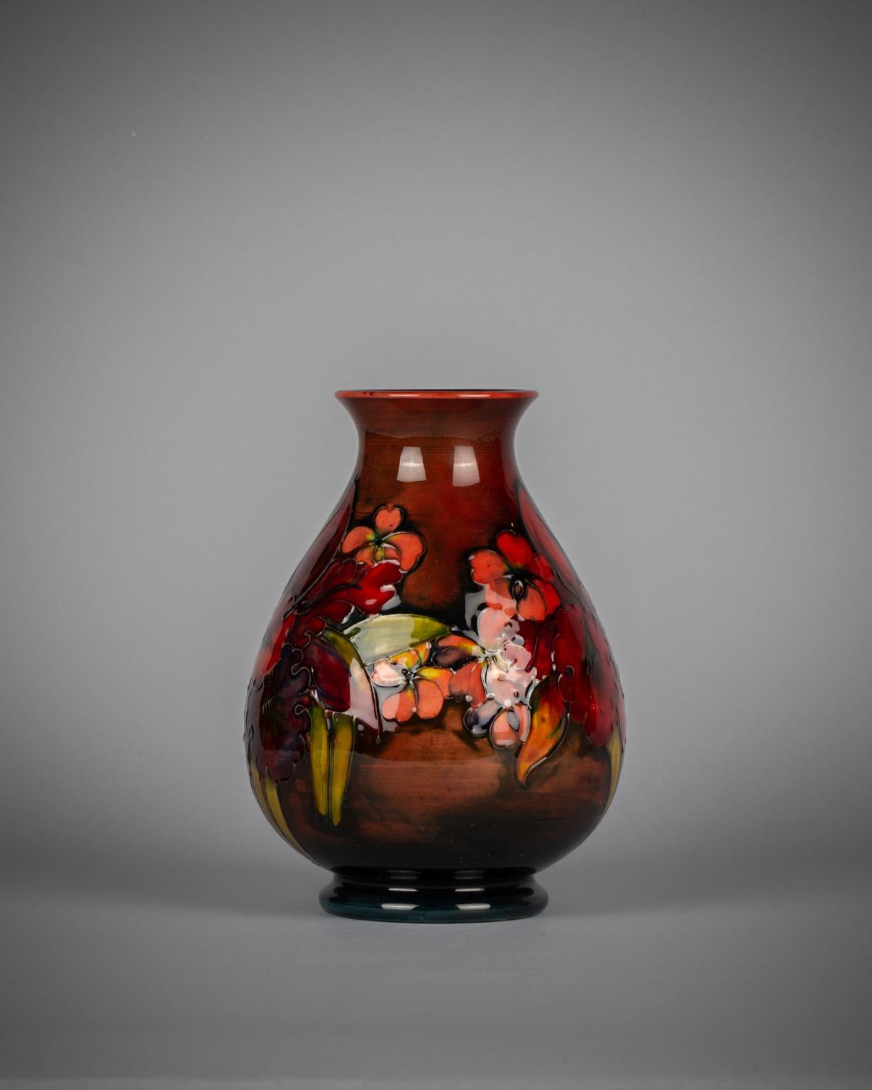 Vaso per orchidee Moorcroft Flambe, 1955 circa In condizioni buone in vendita a New York, NY