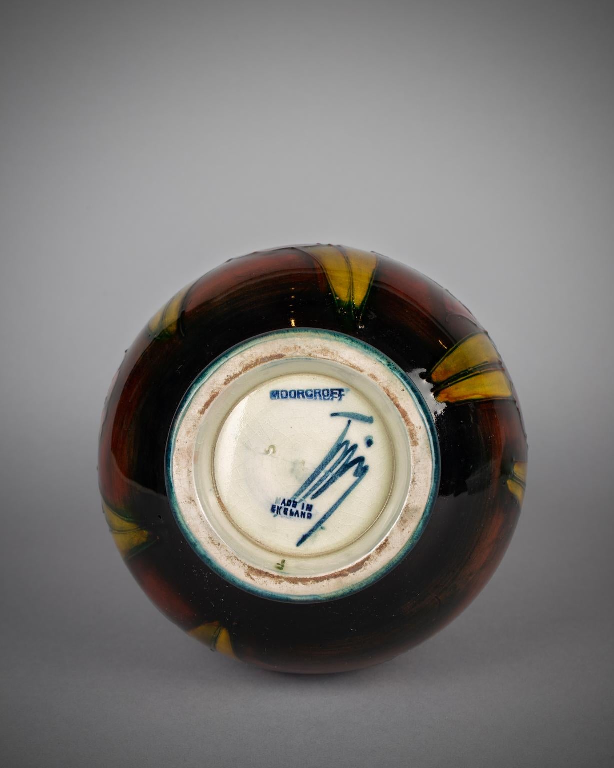 Moorcroft Flambe Orchid Vase, circa 1955 In Good Condition For Sale In New York, NY