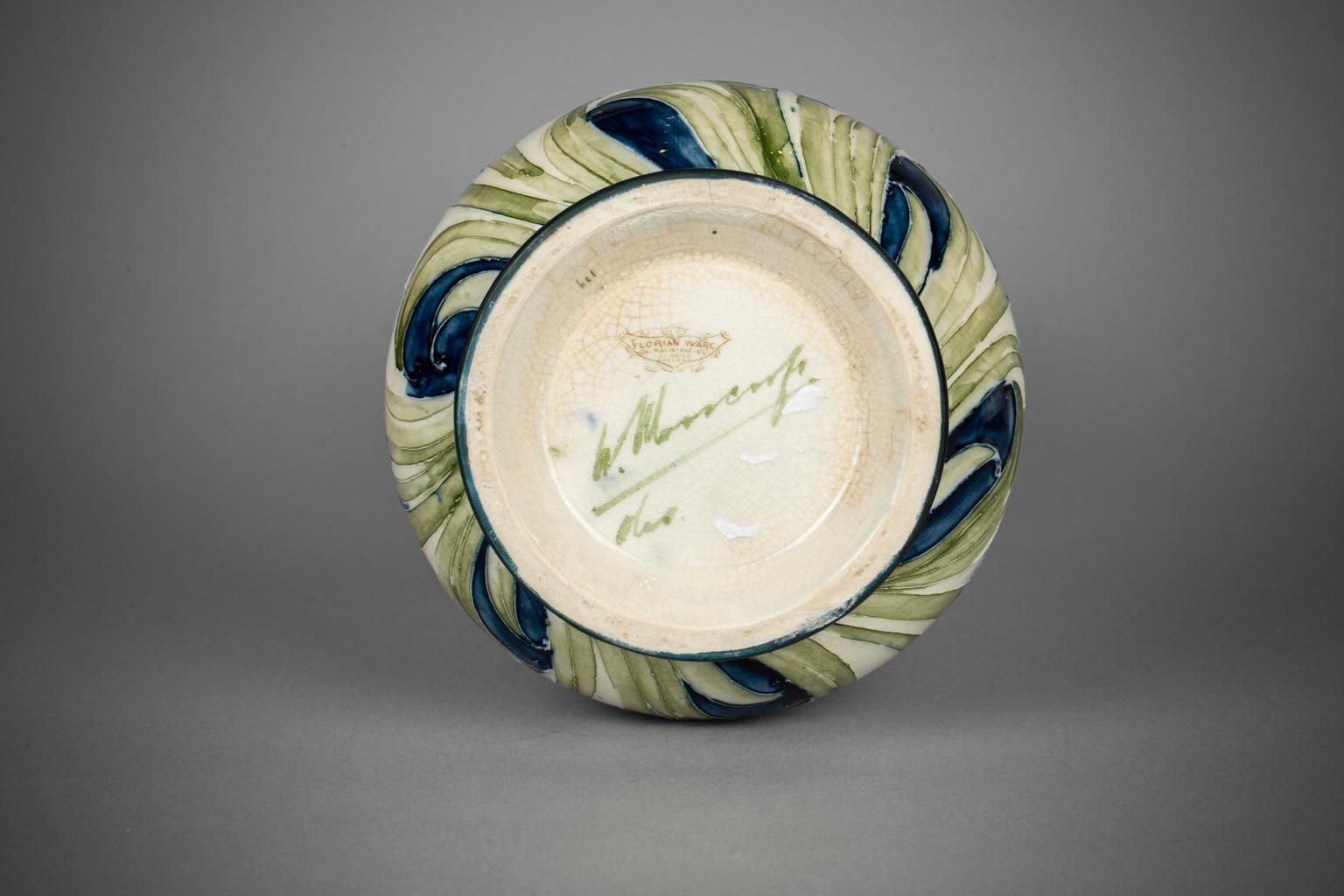 Inizio XX secolo Vaso Moorcroft Florian Ware, 1900 circa in vendita
