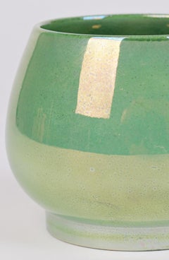 Vaso in Moorcroft Pottery smaltato a lustro verde per Liberty & Co.