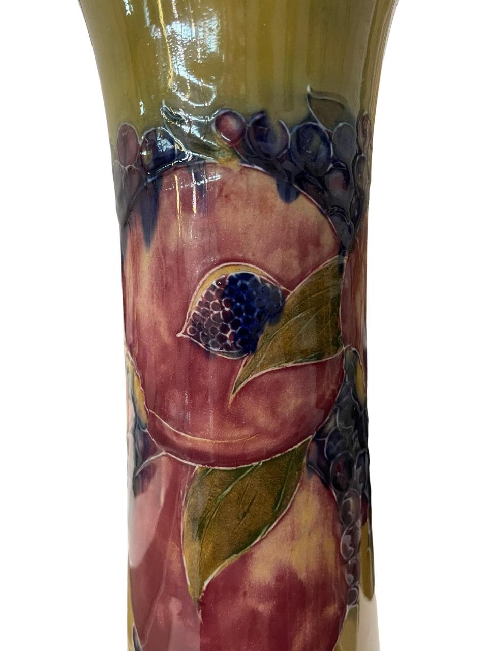 Début du 20ème siècle MOORCROFT LARGE Vase à motif POMEGRANATE circa 1916
