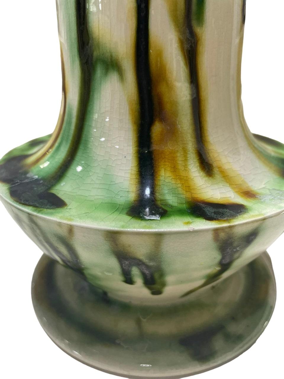 Ceramic MOORCROFT Lisa Pagoda lidded vase. Circa 1980. For Sale