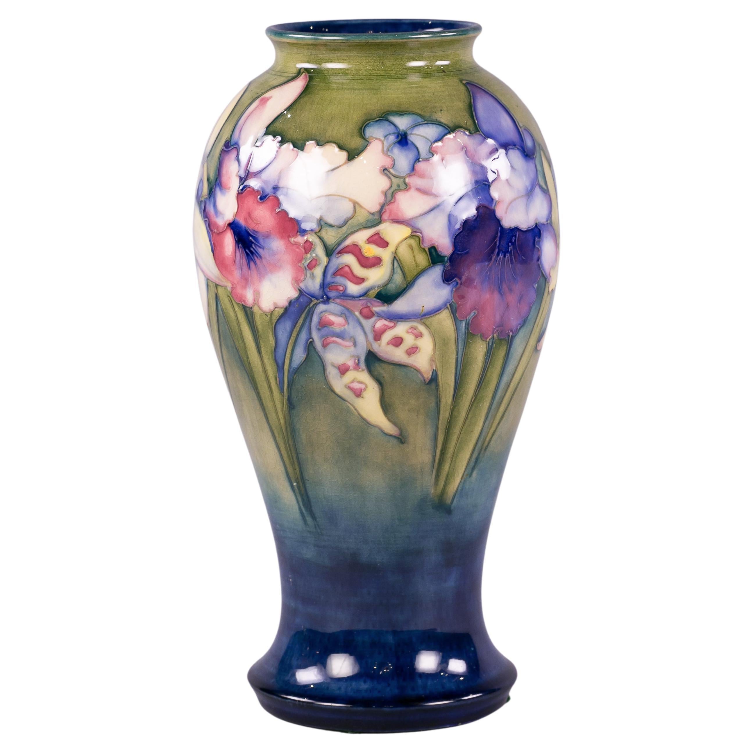 Vase en poterie Orchids de Moorcroft, datant d'environ 1940