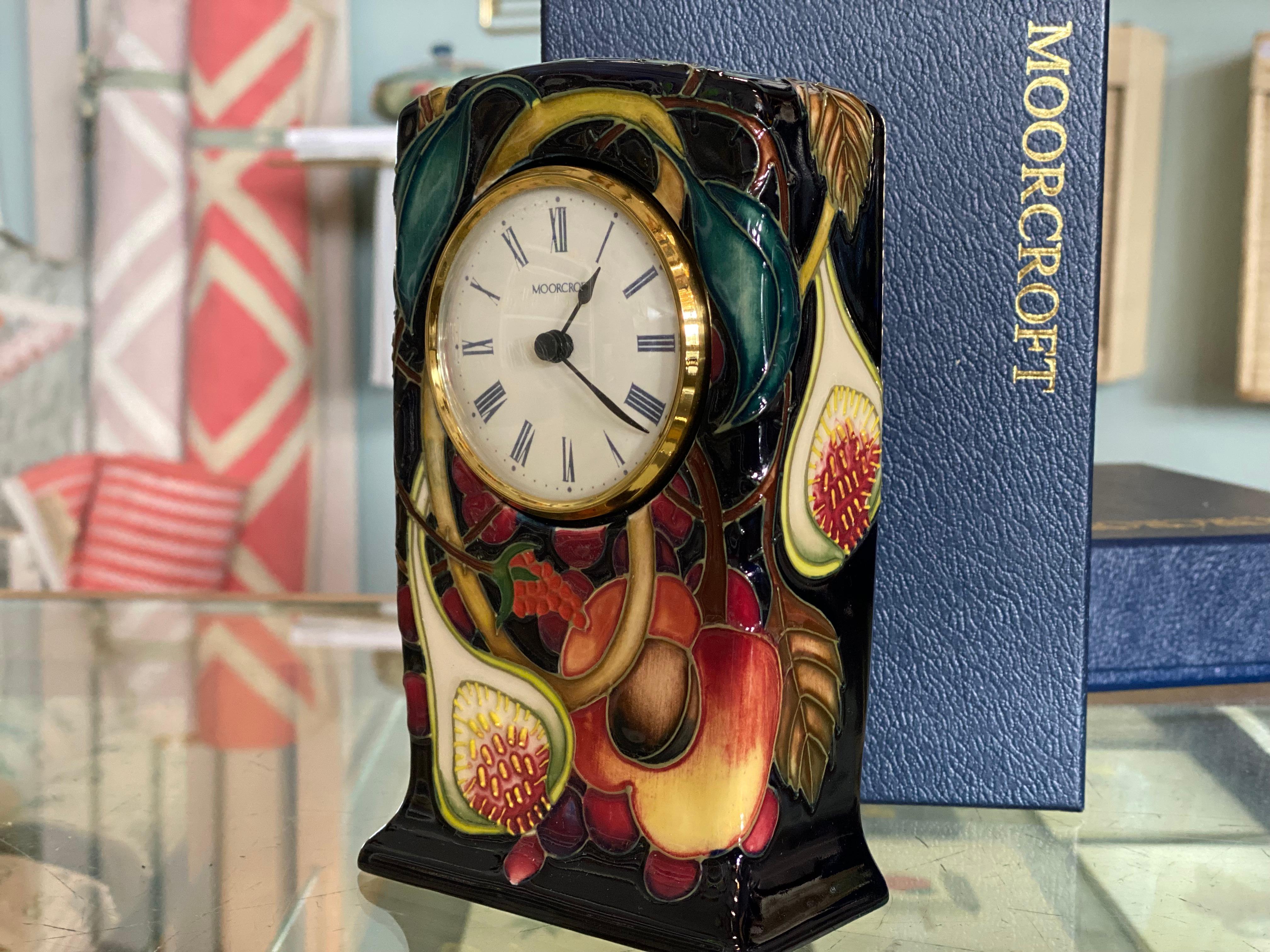 Art Nouveau Moorcroft Pottery CL1 Clock, Queen's Choice Edition Ceramic Art