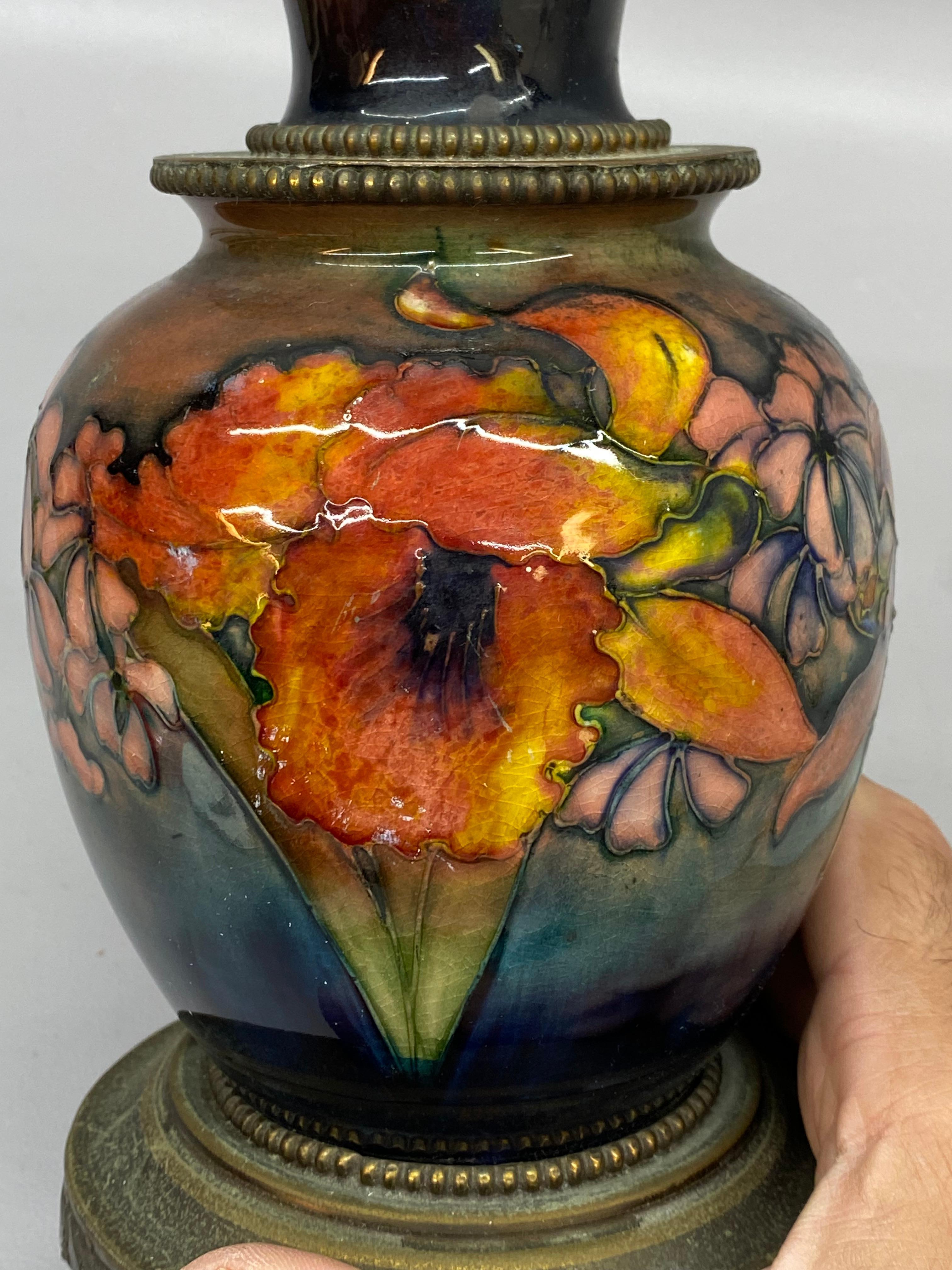 Moorcroft Pottery English Arts and Crafts Floral Pottery Lamp 5