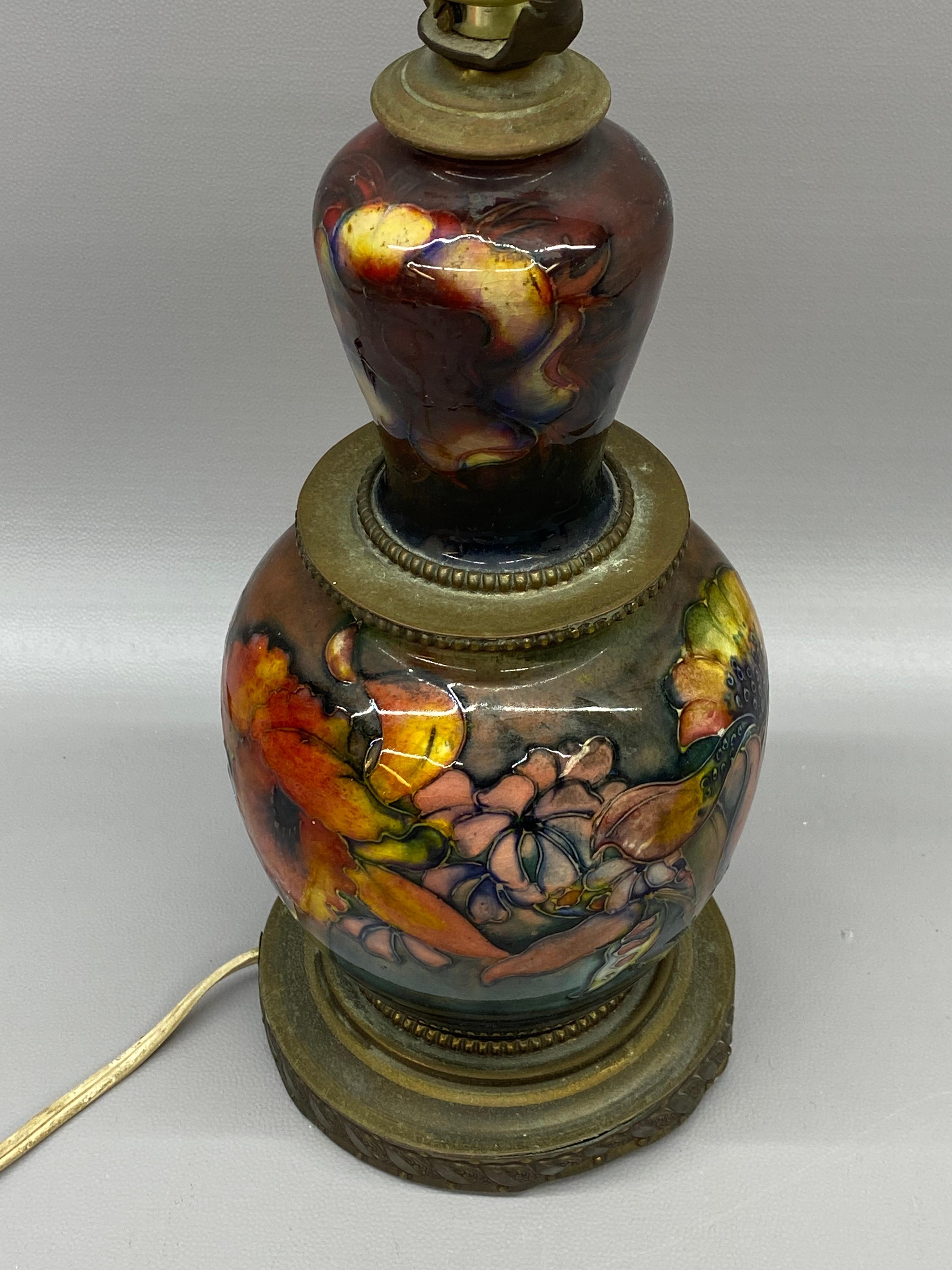 Moorcroft Pottery English Arts and Crafts Floral Pottery Lamp 10