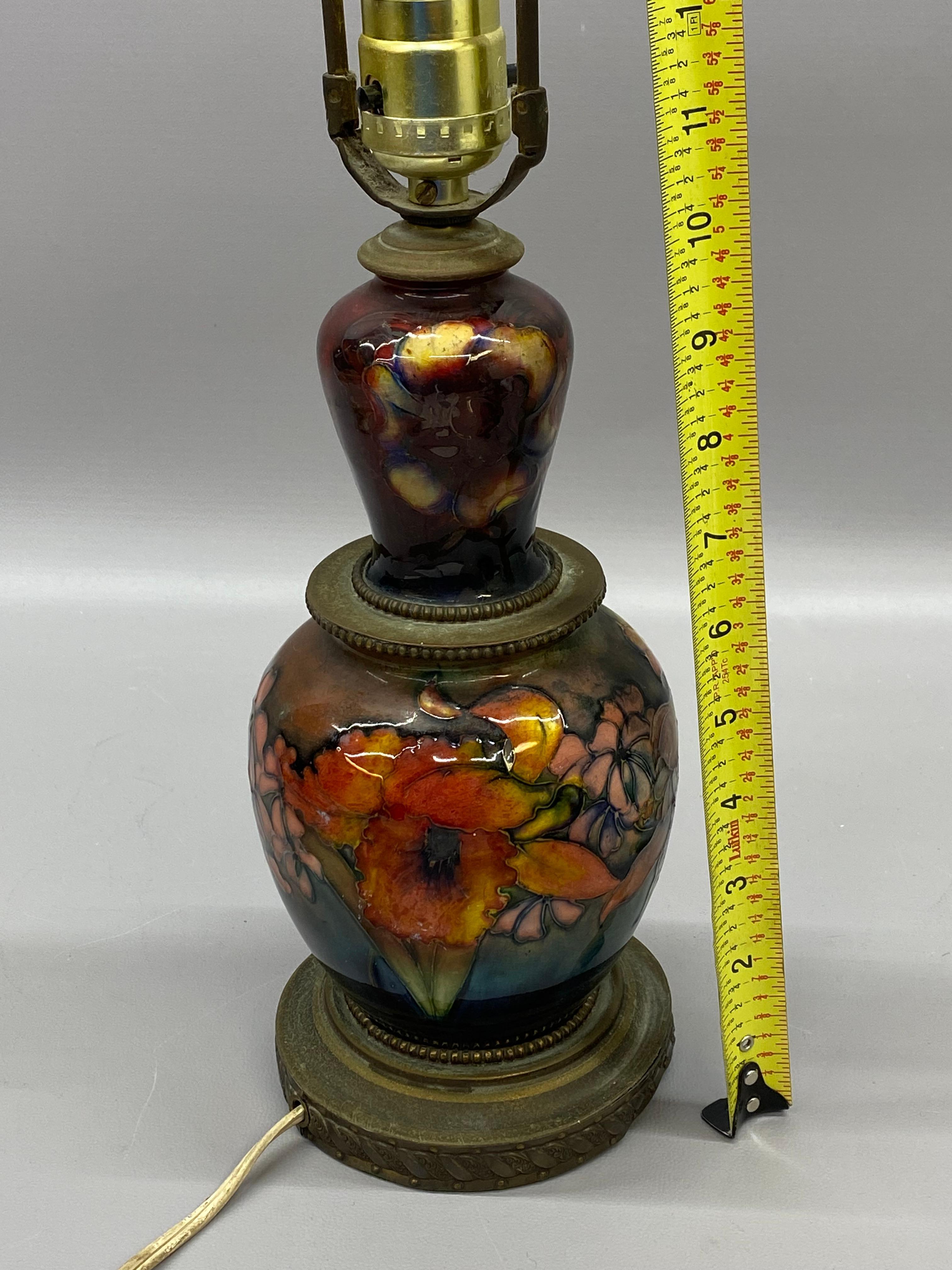 Moorcroft Pottery English Arts and Crafts Floral Pottery Lamp 11