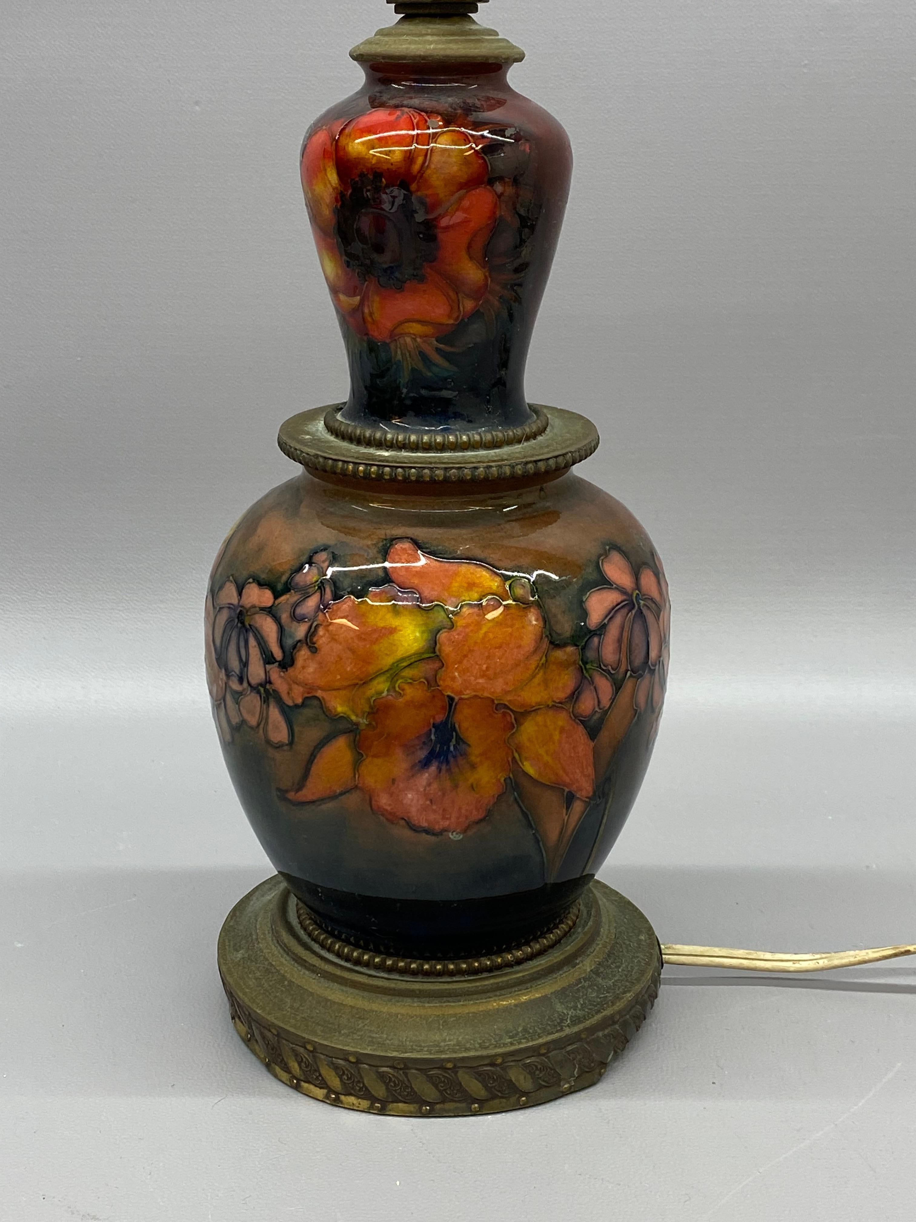 Moorcroft Pottery English Arts and Crafts Floral Pottery Lamp In Good Condition In Garnerville, NY