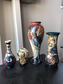 Poterie Moorcroft Made in England Design Quatre Vases à Fleurs