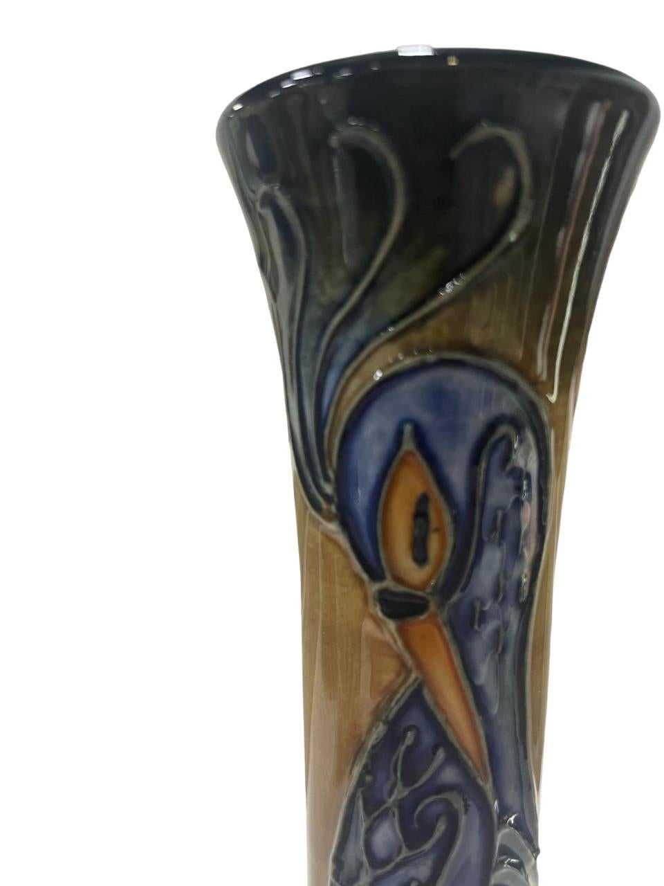Art nouveau Vase MOORCROFT Pottery à motif PHOENIX, conçu par Rachel Bishop  1996 ENCADRÉ en vente