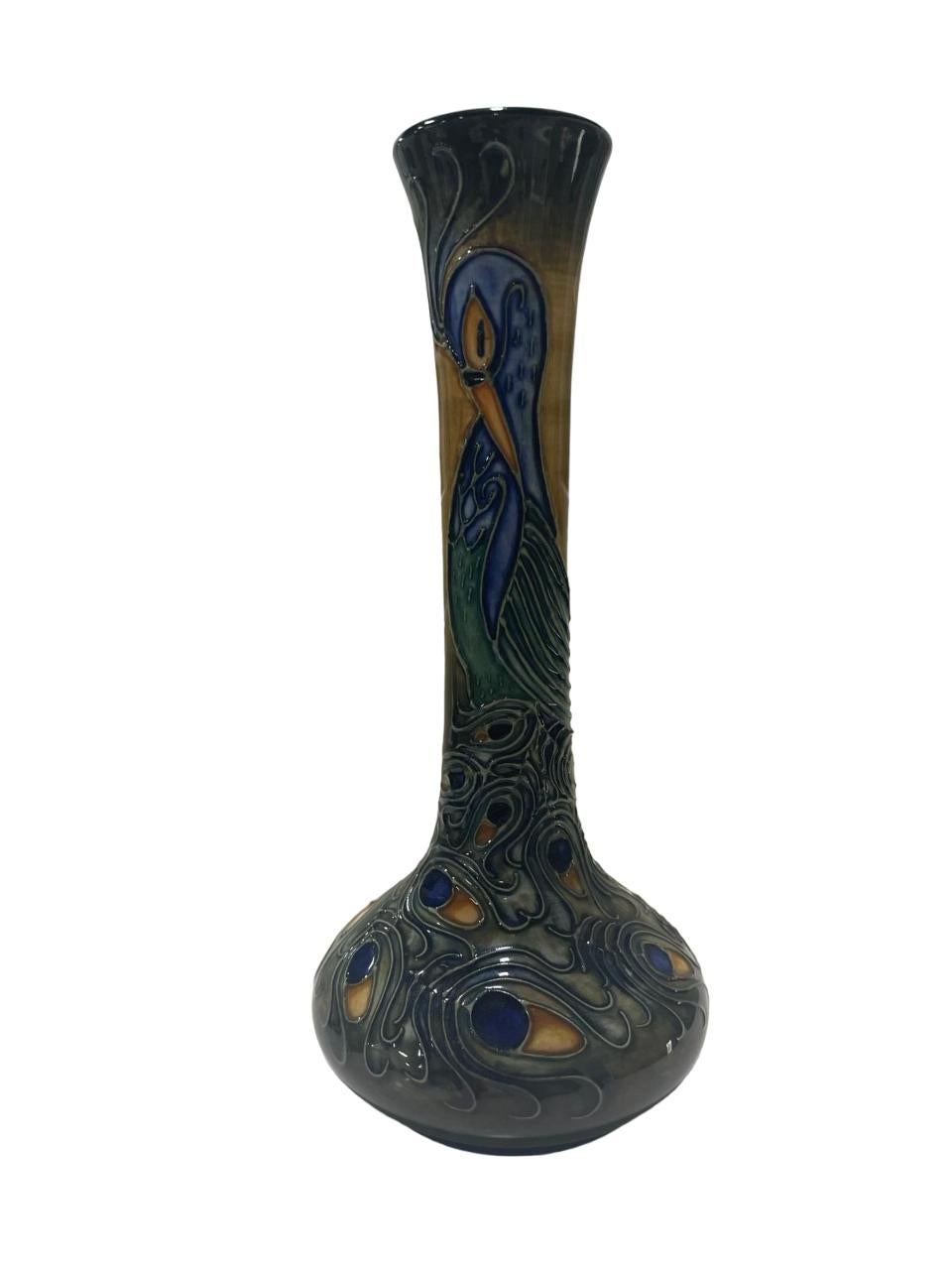 XXIe siècle et contemporain Vase MOORCROFT Pottery à motif PHOENIX, conçu par Rachel Bishop  1996 ENCADRÉ en vente