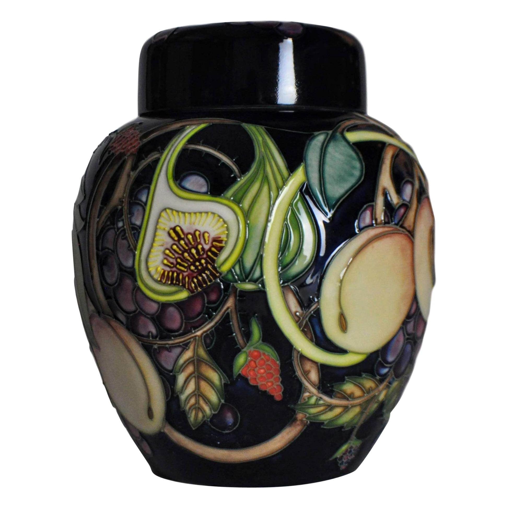 Poterie Moorcroft Queens Choice Large Ginger Jar 769/8:: Emma Bossons:: circa 2000