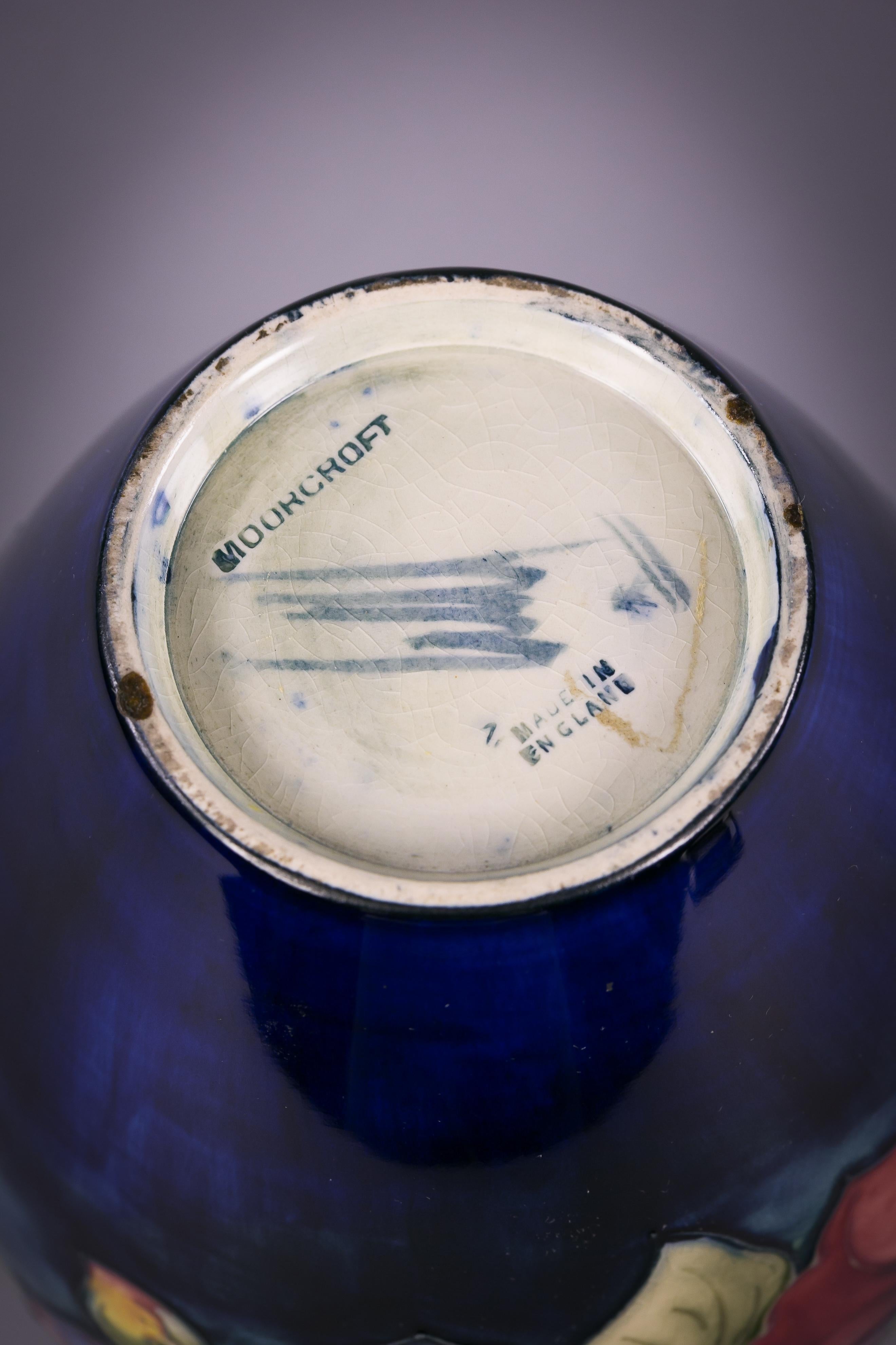 Moorcroft Pottery Vase, um 1920 im Zustand „Hervorragend“ im Angebot in New York, NY