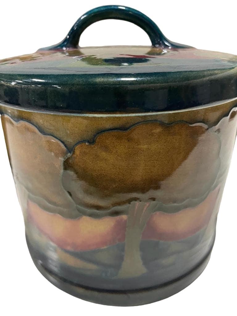 MOORCROFT twin-handled Biscuit barrel and cover in EVENTIDE pattern circa 1925 In Good Condition For Sale In Richmond Hill, ON