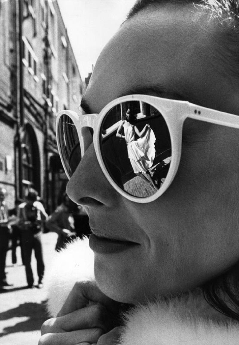 "Sunny Day" by Moore

12th May 1980: Model Lynne reflected in corocraft sunglasses.

Unframed
Paper Size: 40"x 30'' (inches)
Printed 2022 
Silver Gelatin Fibre Print