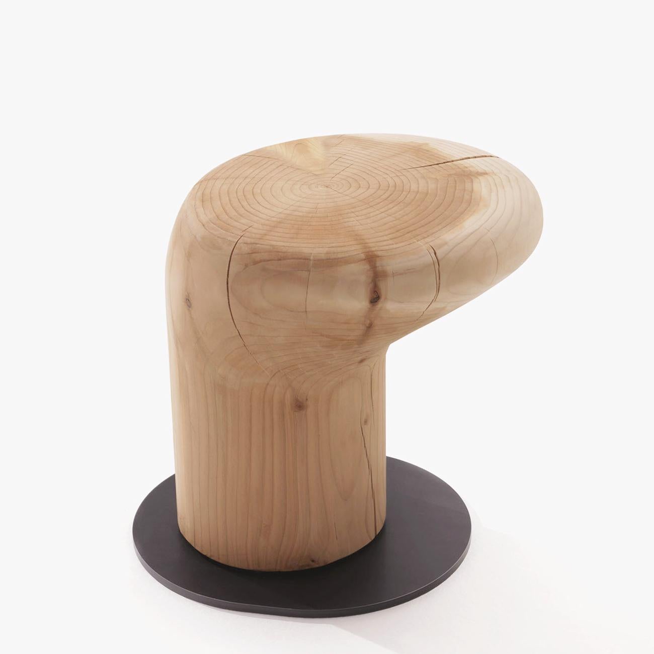 Stool Mooring Cedar all hand-crafted
in solid cedar wood. With iron base plate in lacquered finish.
Wood treated with natural pine extracts.
Each piece is unique and cedar wooden pattern depending 
on the wooden blocks used to make the