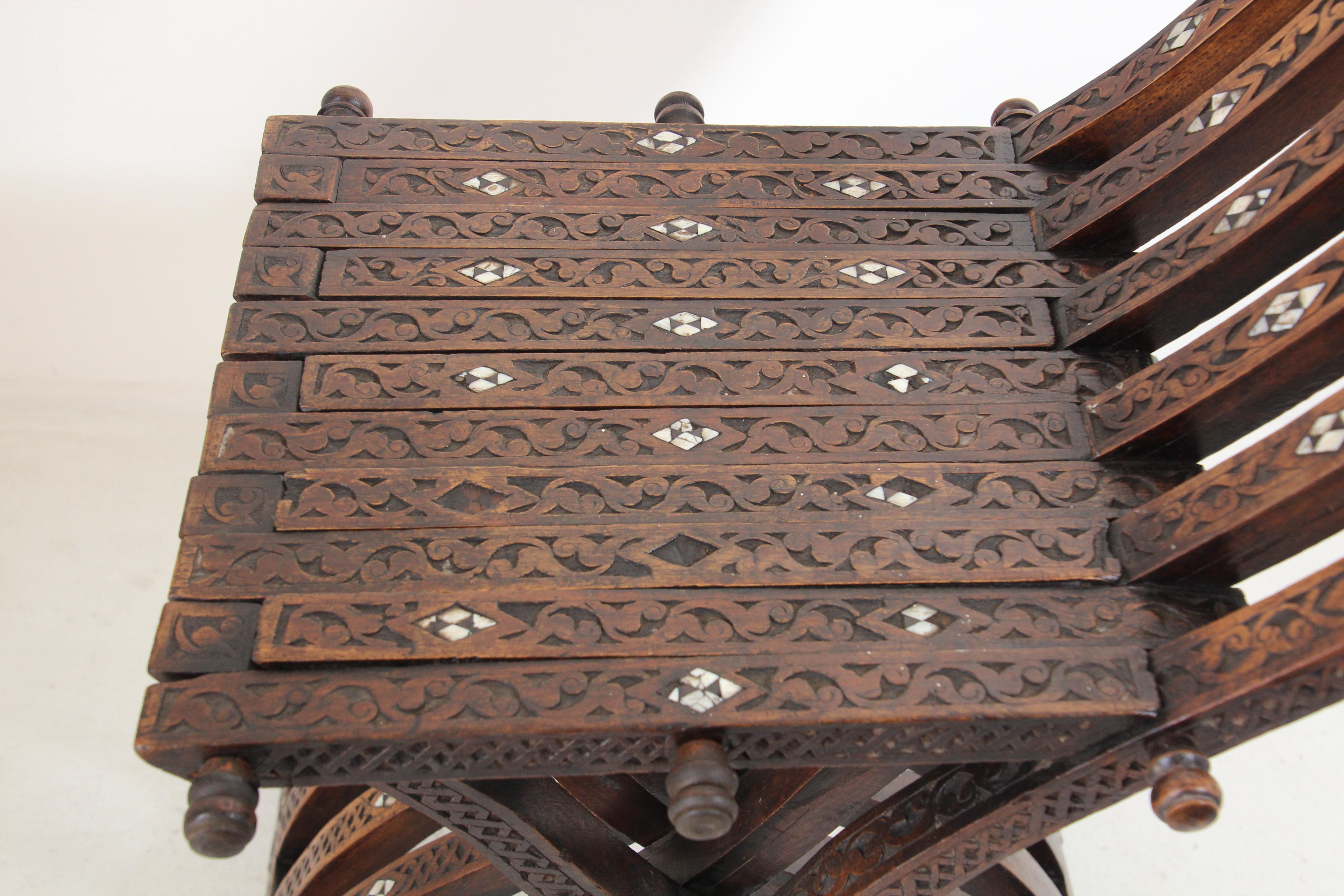 Folding-Stuhl mit Intarsien aus dem maurischen 19. Jahrhundert im Angebot 8