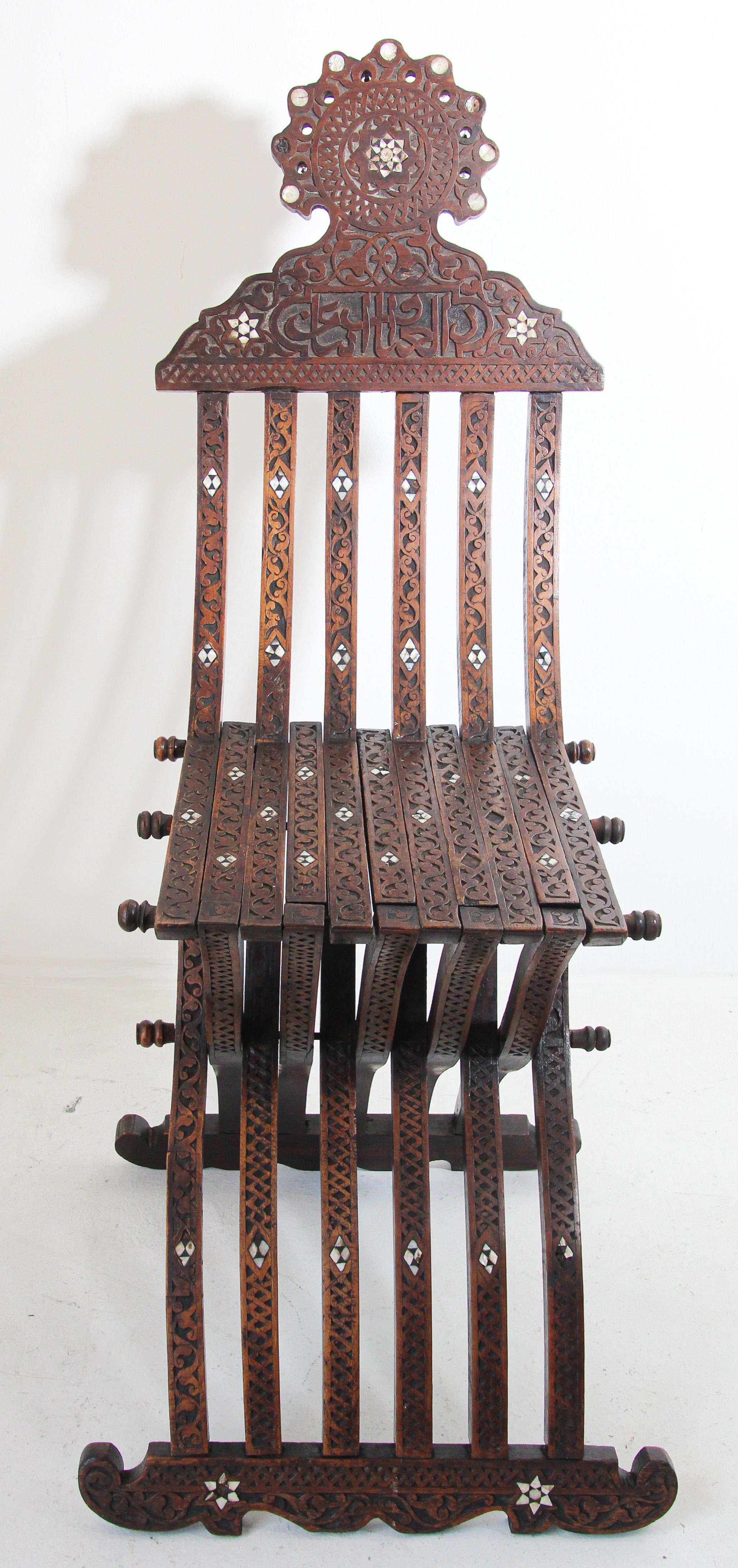 Folding-Stuhl mit Intarsien aus dem maurischen 19. Jahrhundert im Angebot 11