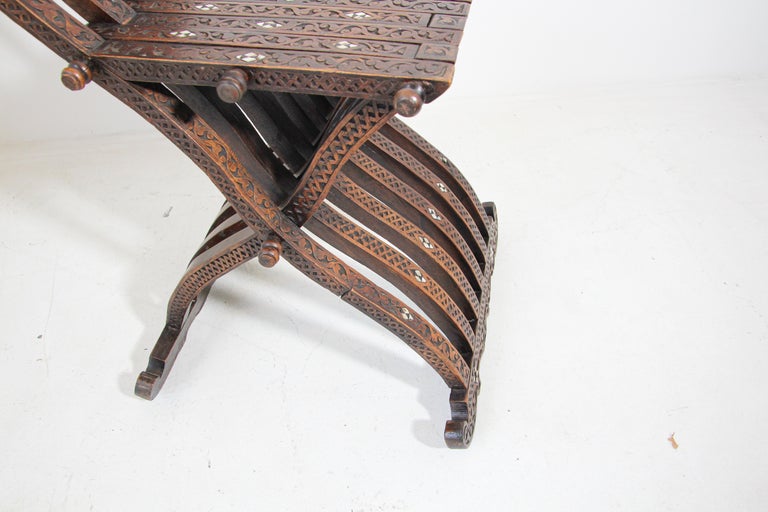 Chaise Pliante Vintage Noyer - Incrustations MOP - Damas Mauresque - Années 60 - Occasion