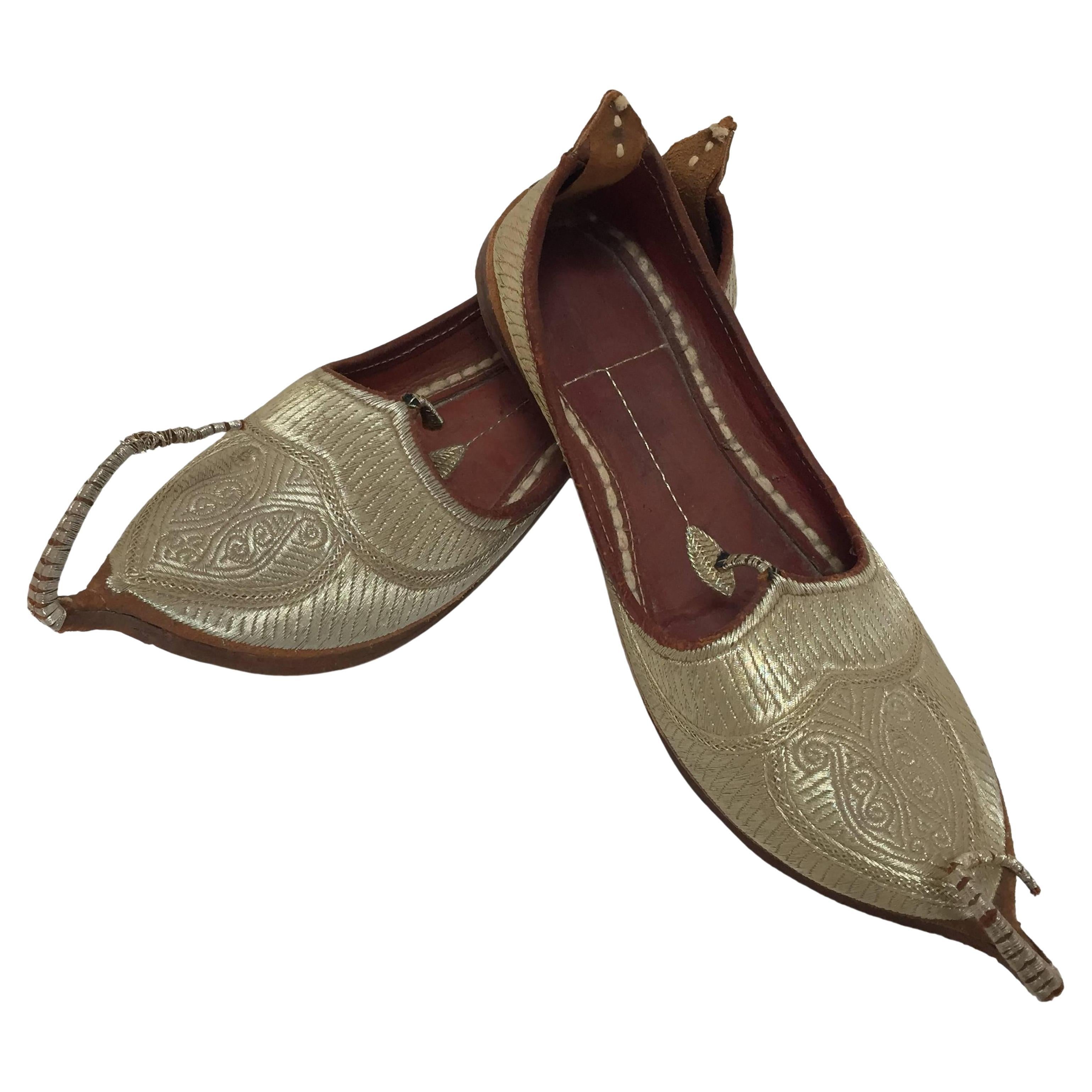 Moorish Arabian Mughal Leather Shoes with Gold Embroidered curled Toe  For Sale