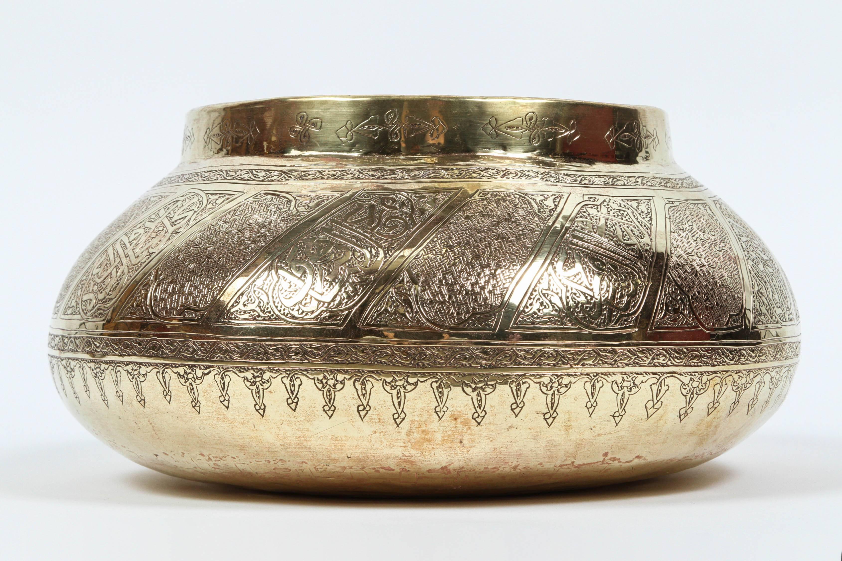 Moorish brass bowl engraved with Thuluth Arabic Script Calligraphy
Large antique Indo-Persian style brass bowl engraved with Thuluth callighraphy.
Profusely chased with vines and vegetal motifs and inscribed with Arabic script.
This Middle