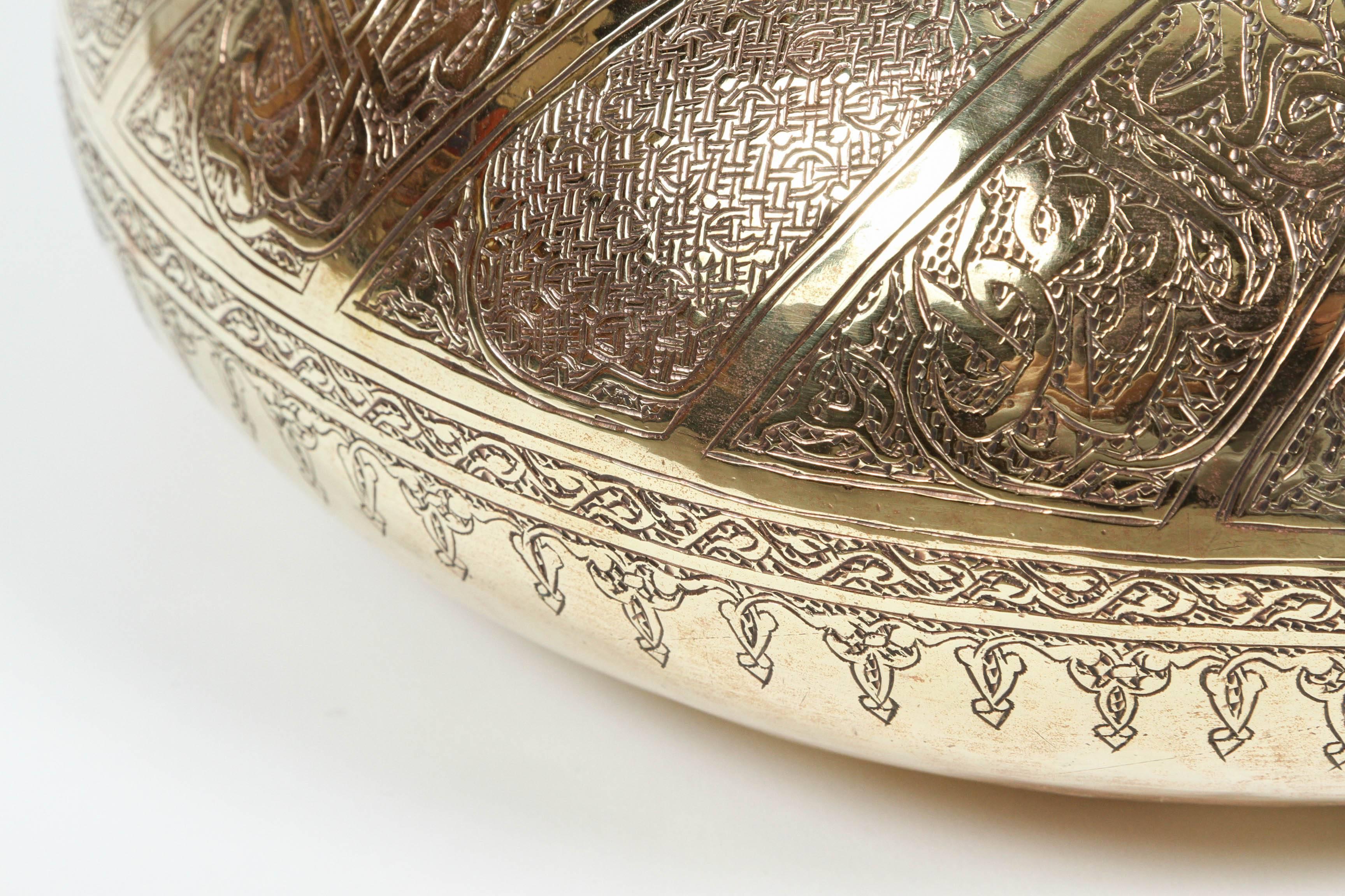Moorish Asian Brass Bowl Engraved with Thuluth Arabic Calligraphy In Good Condition For Sale In North Hollywood, CA