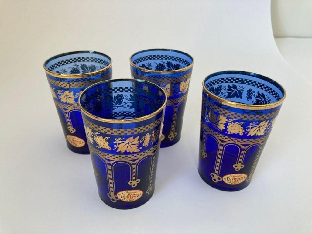 Set of 4 blue and gold handblown Moorish crystal glassware set.
Moroccan shot glasses very light finely decorated with a classical 22 karat gold Moorish vintage pattern frieze design.
This set of 4 old fashion small tumblers features a Moorish 22 K