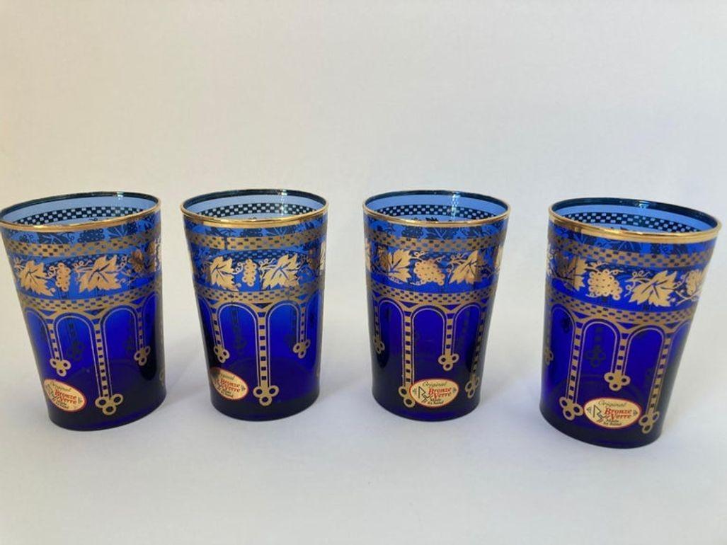 Verres à boire italiens en cristal bleu mauresque et or Lot de 4 en vente 3