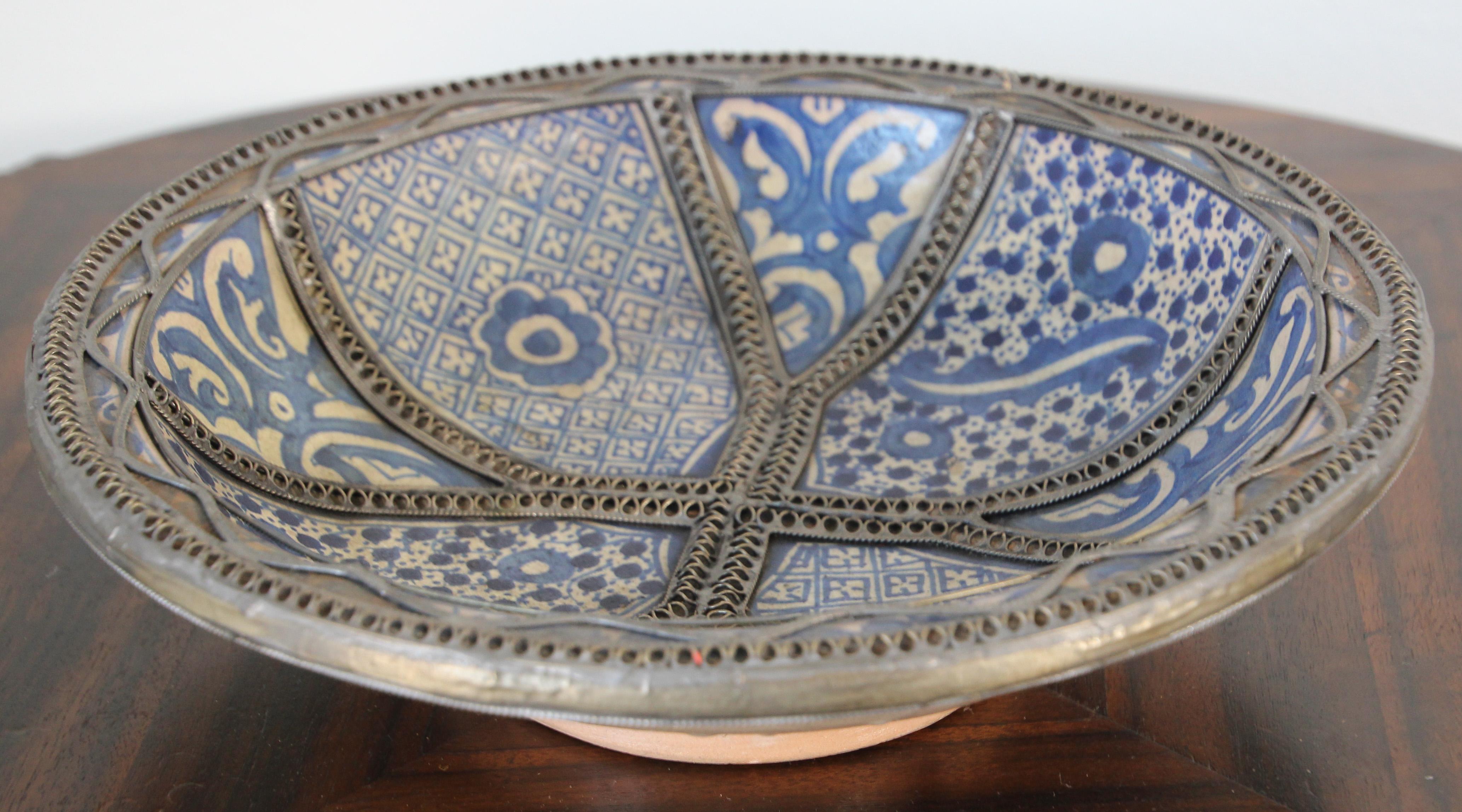 Moroccan Blue Ceramic Dish Bowl Adorned with Silver Filigree from Fez In Good Condition For Sale In North Hollywood, CA