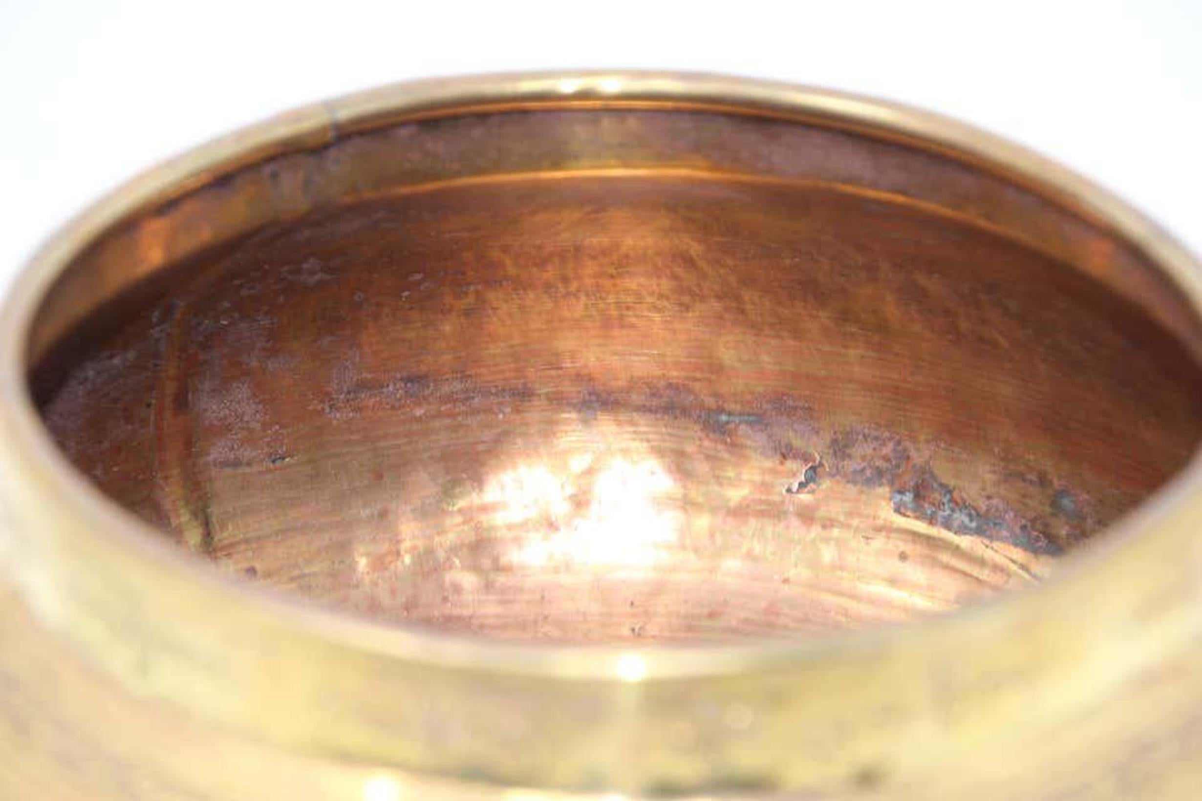 Moorish Brass Bowl Engraved with Thuluth Islamic Writting For Sale 5