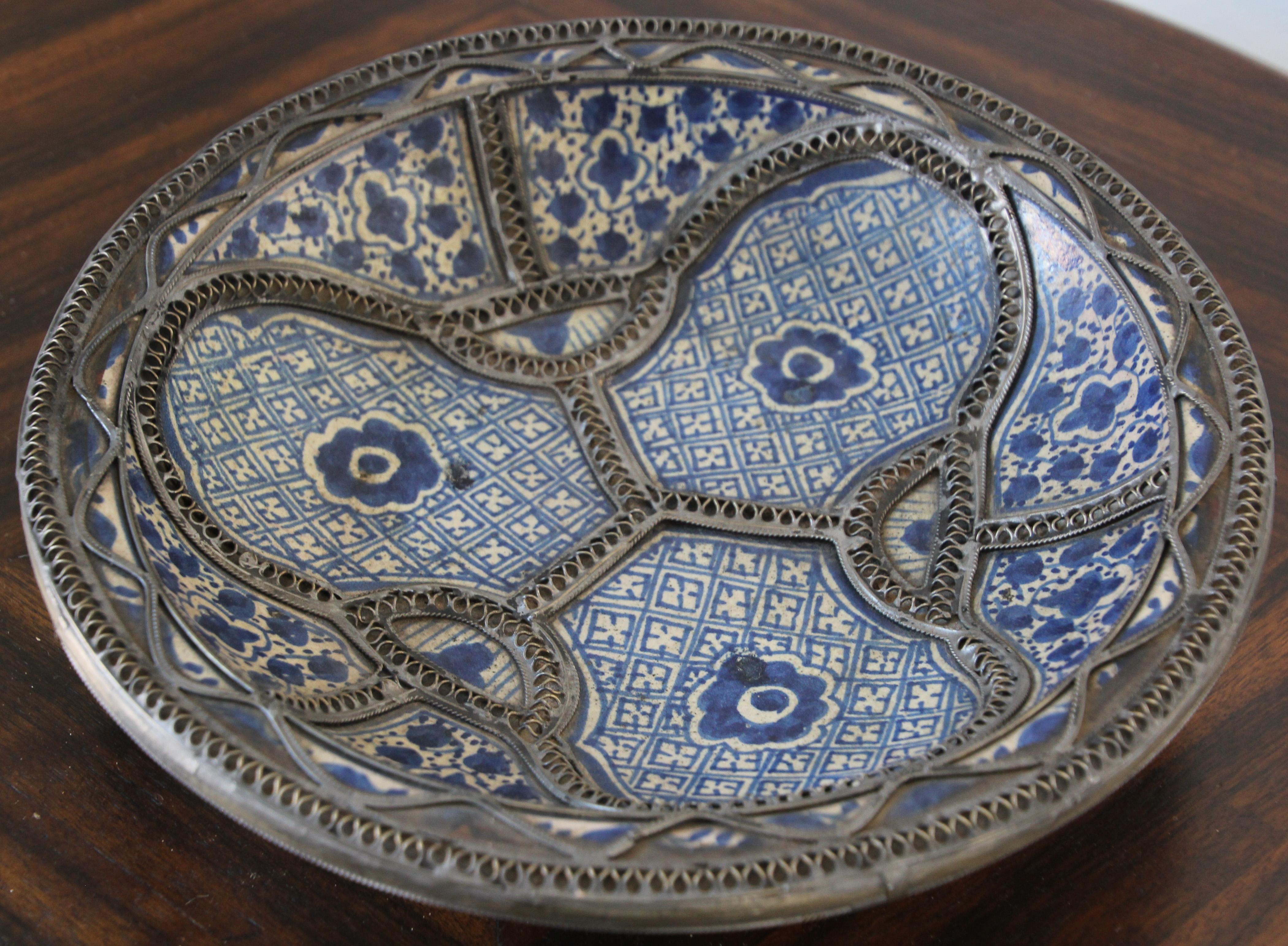Hand-Crafted Moroccan Moorish Ceramic Bowl Adorned with Silver Filigree from Fez For Sale