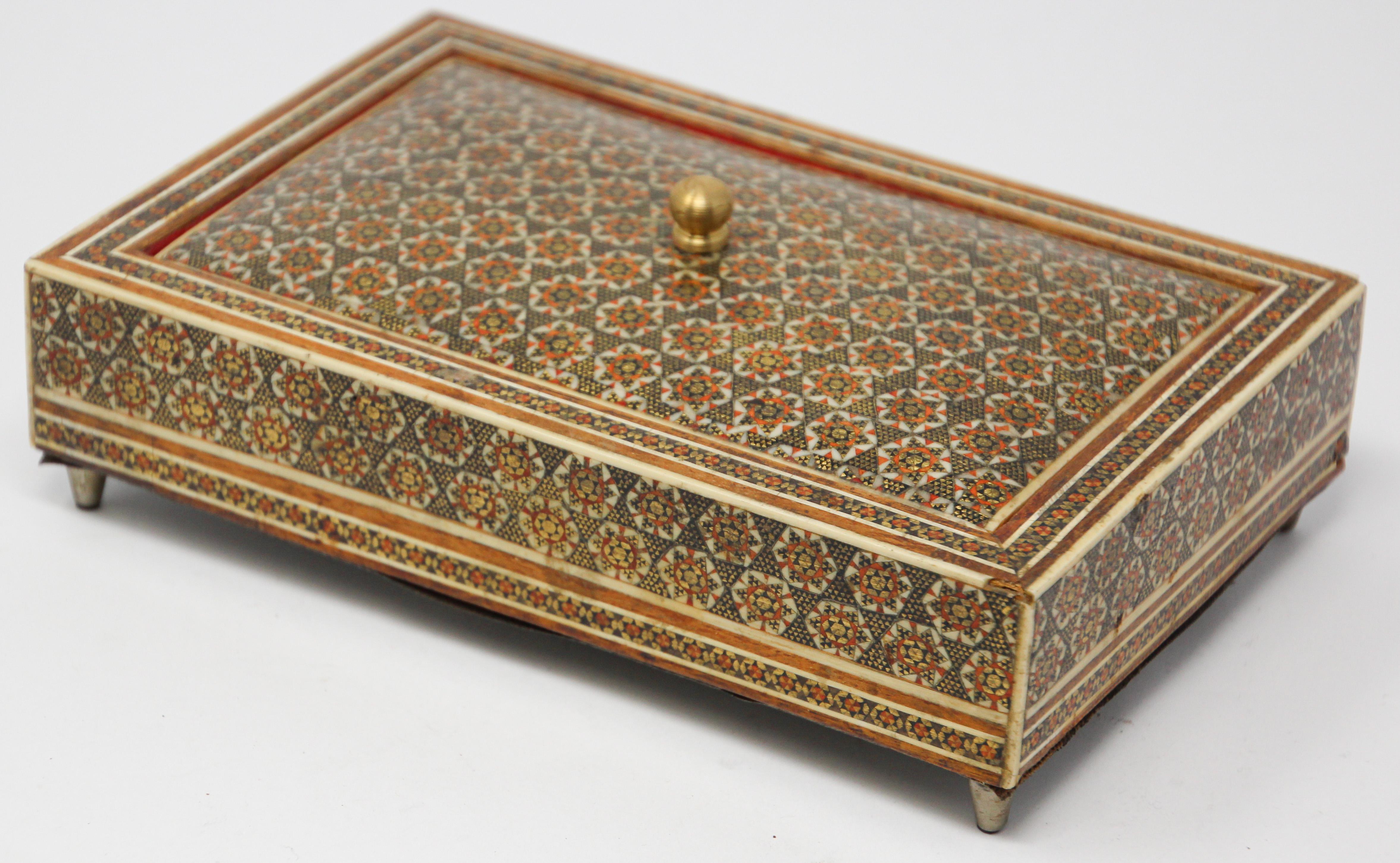 Boîte à bijoux décorative mauresque Sadeli incrustée de micro-mosaïque en vente 1