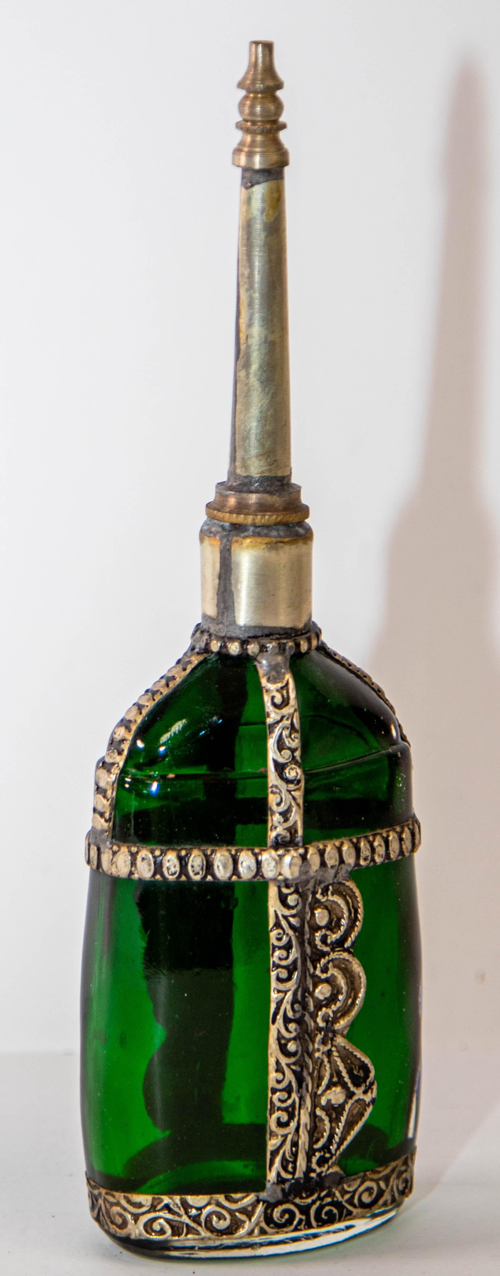 Moorish Green Glass Perfume Bottle Sprinkler with Embossed Metal Overlay For Sale 10