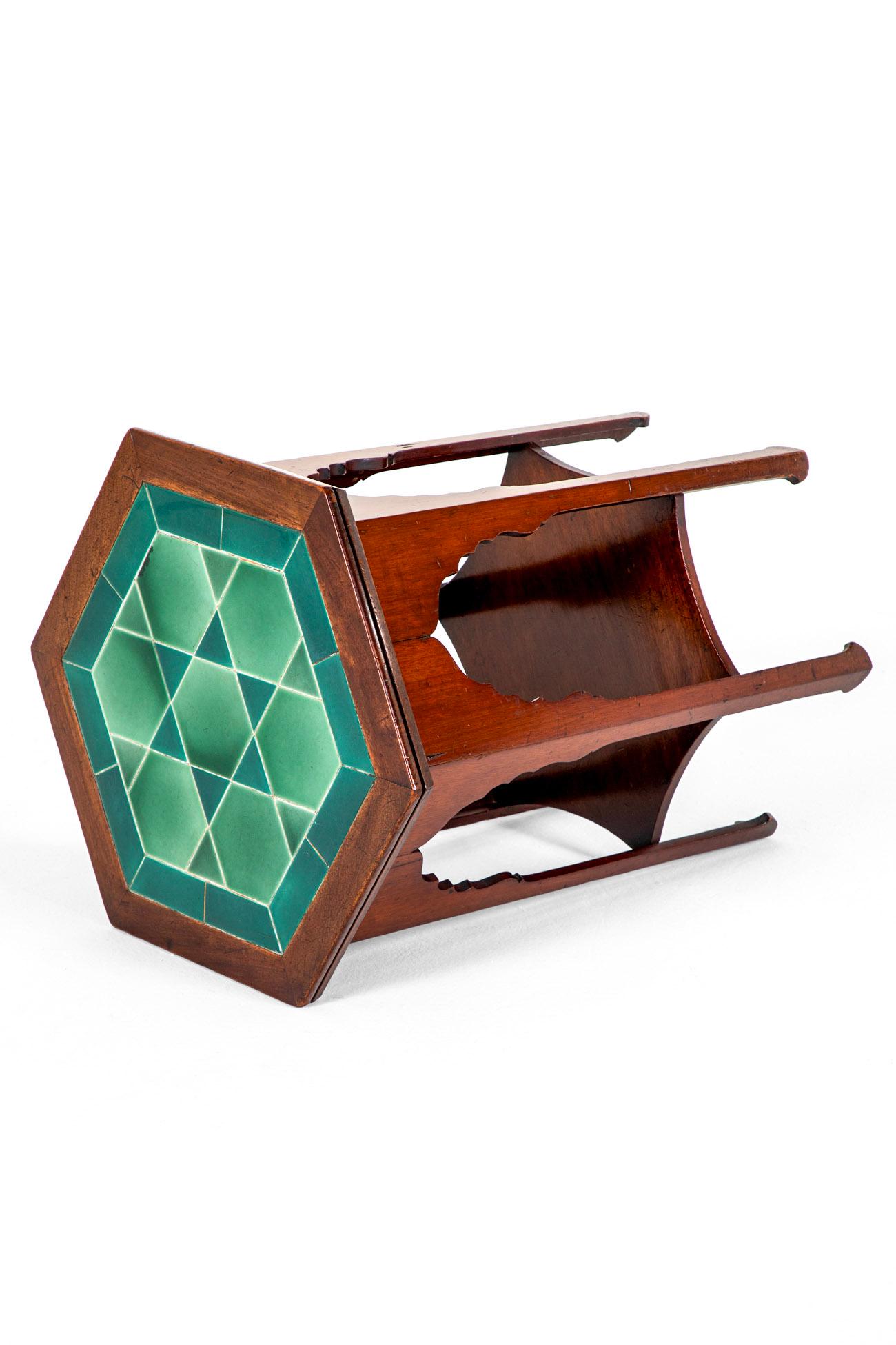 Britannique Table d'appoint à plateau en terre cuite Greene & Greene en vente