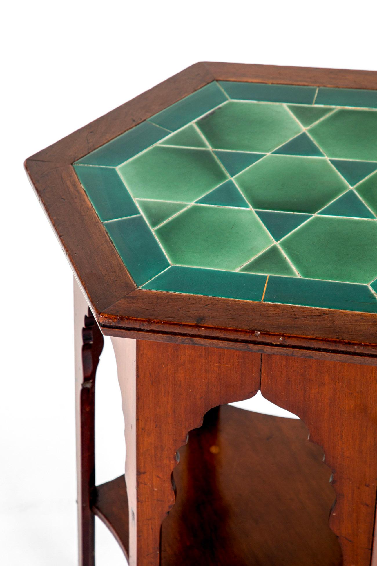 20ième siècle Table d'appoint à plateau en terre cuite Greene & Greene en vente