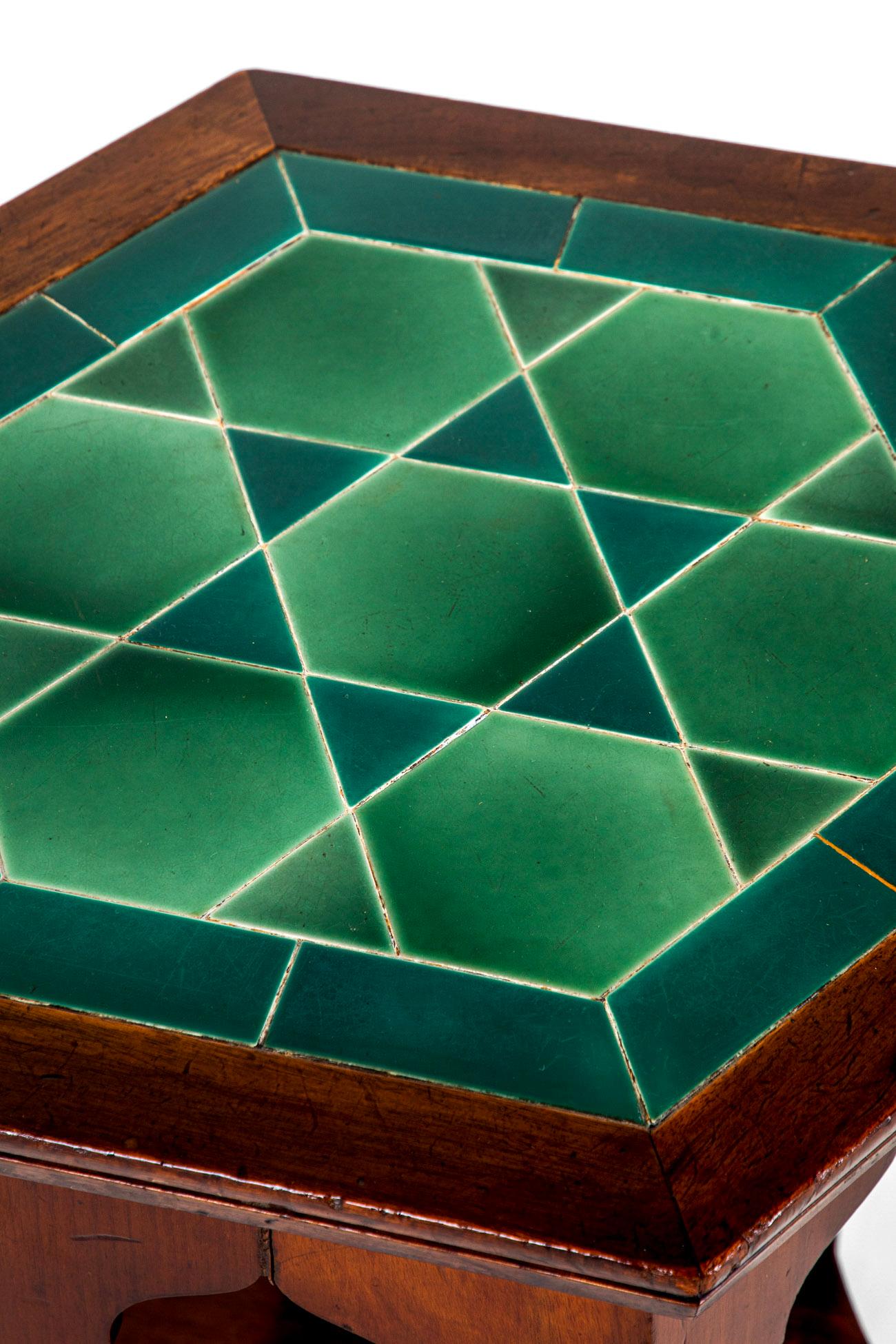 Céramique Table d'appoint à plateau en terre cuite Greene & Greene en vente