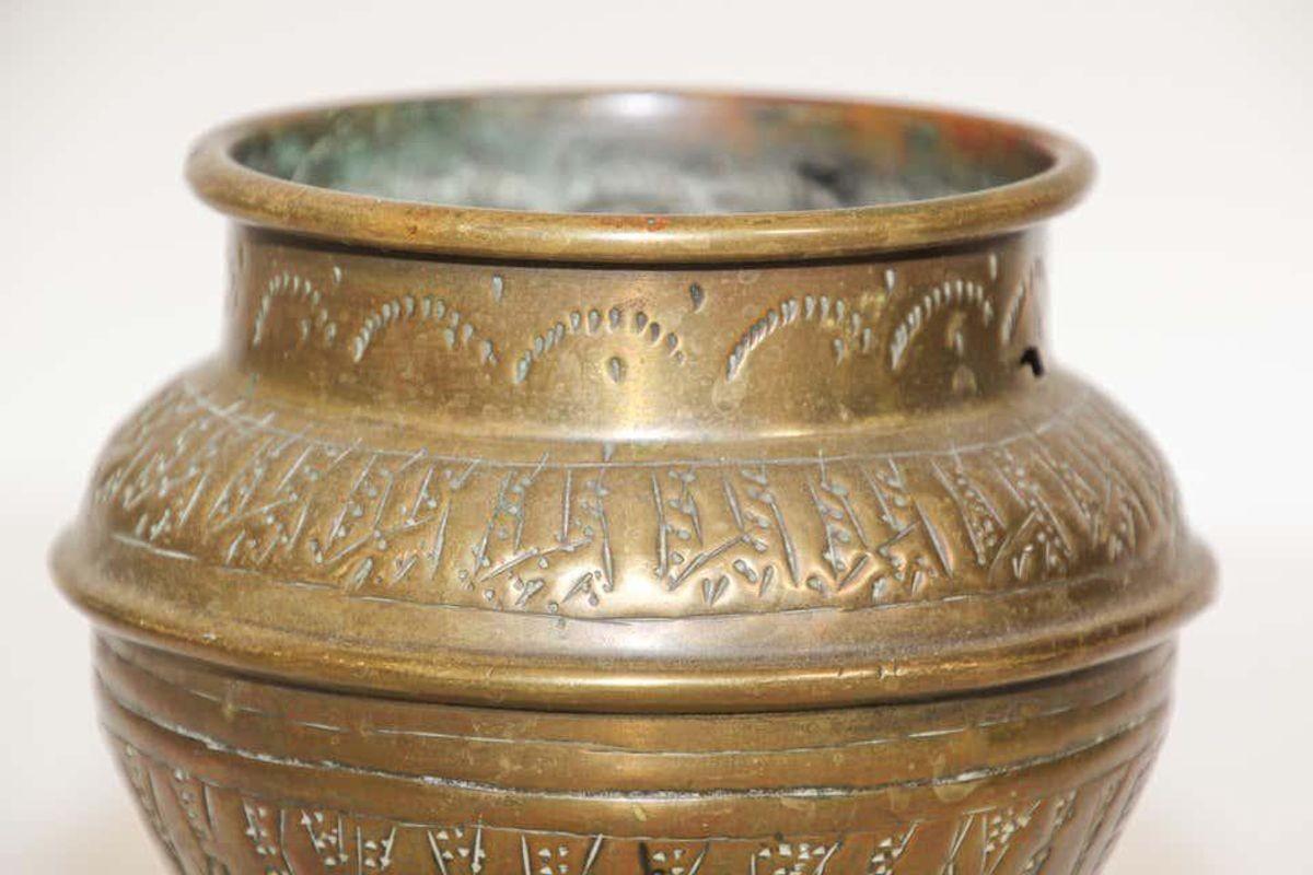 Moorish Hand-Etched Metal Brass Pot In Good Condition For Sale In North Hollywood, CA