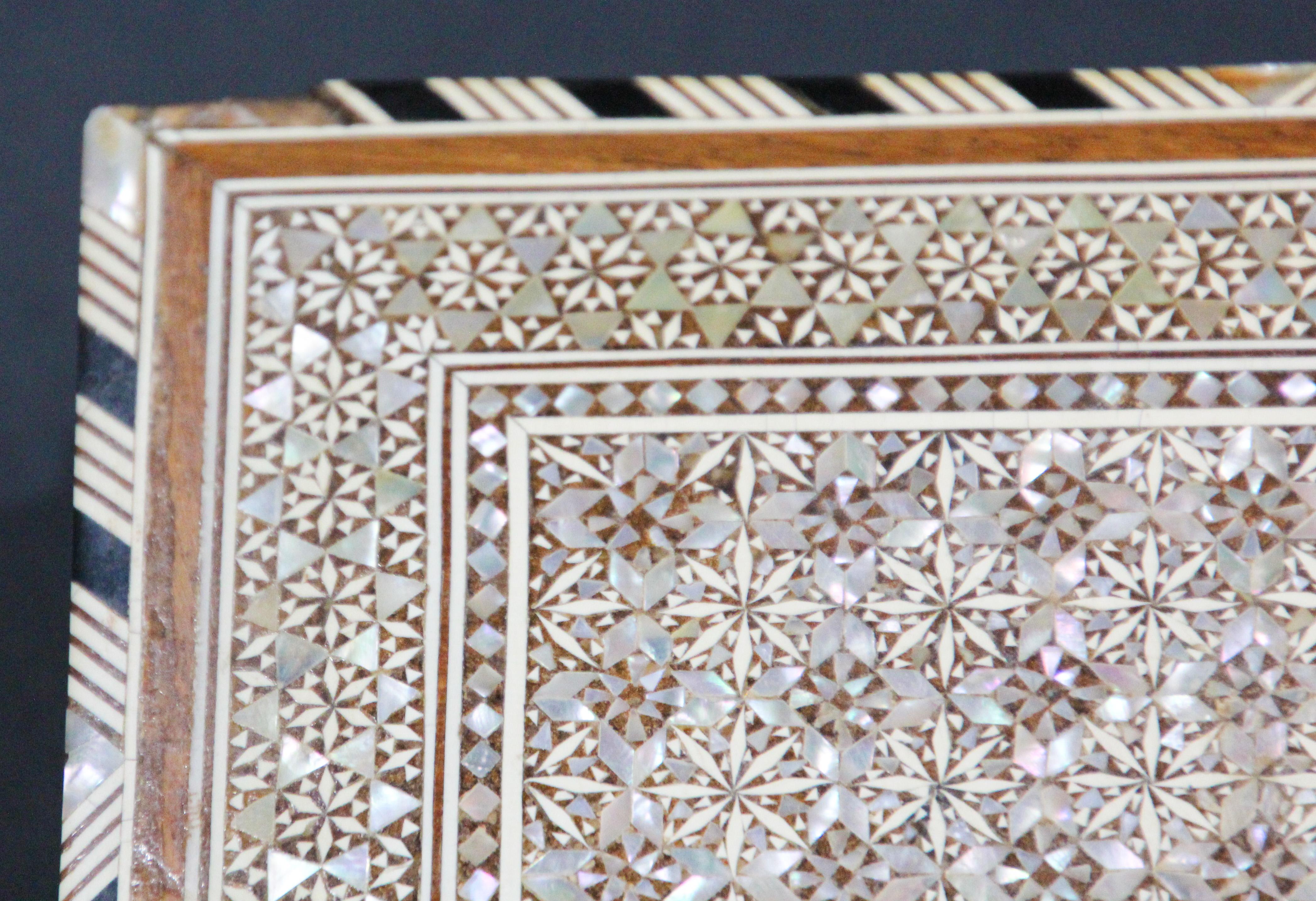 Maurische Handcrafted Nahen Osten Mosaik Intarsien Dekorative Box im Angebot 1