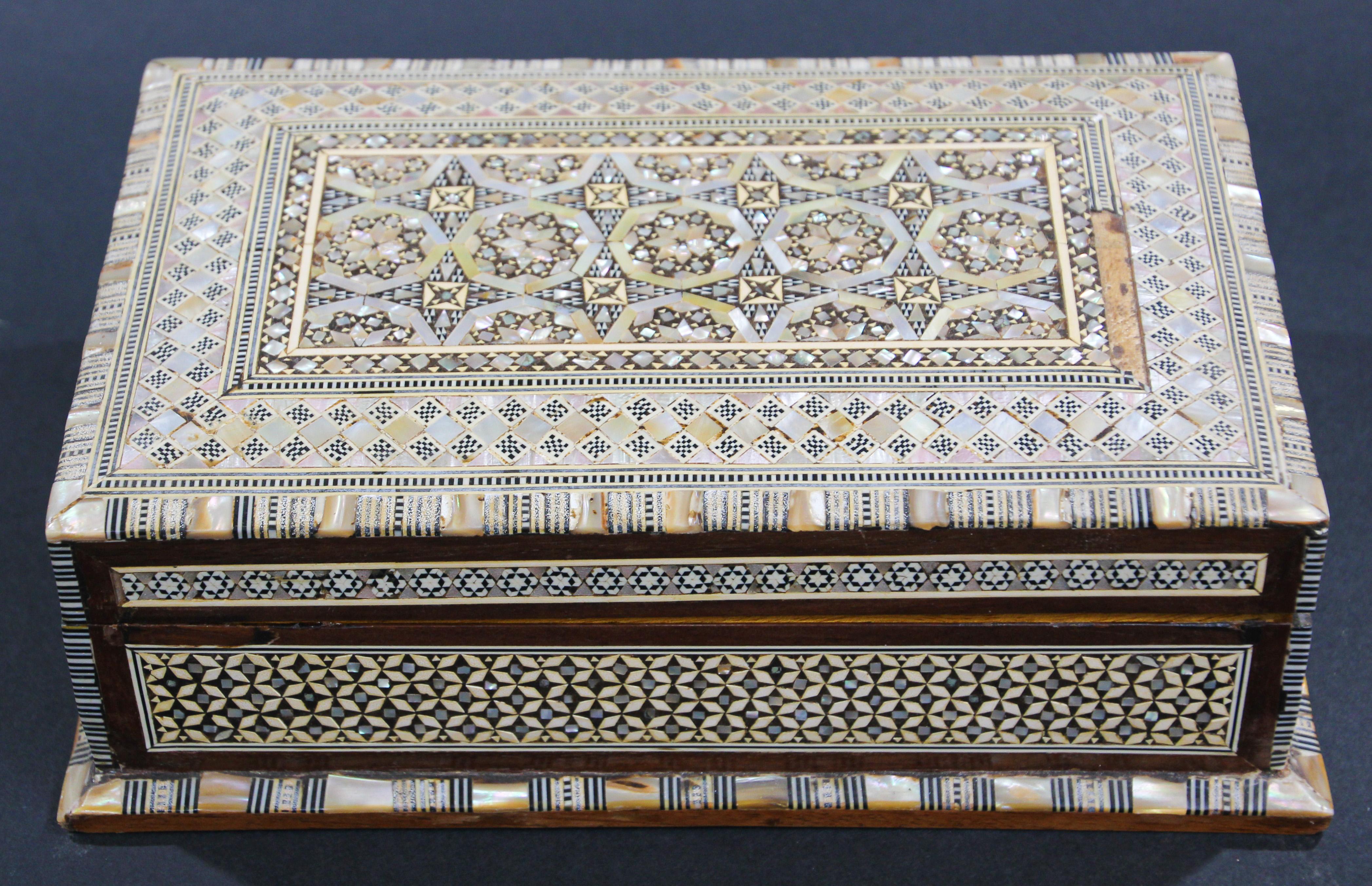 Moorish Handcrafted Middle Eastern Mosaic Shell Inlaid Decorative Jewelry Box In Good Condition In North Hollywood, CA