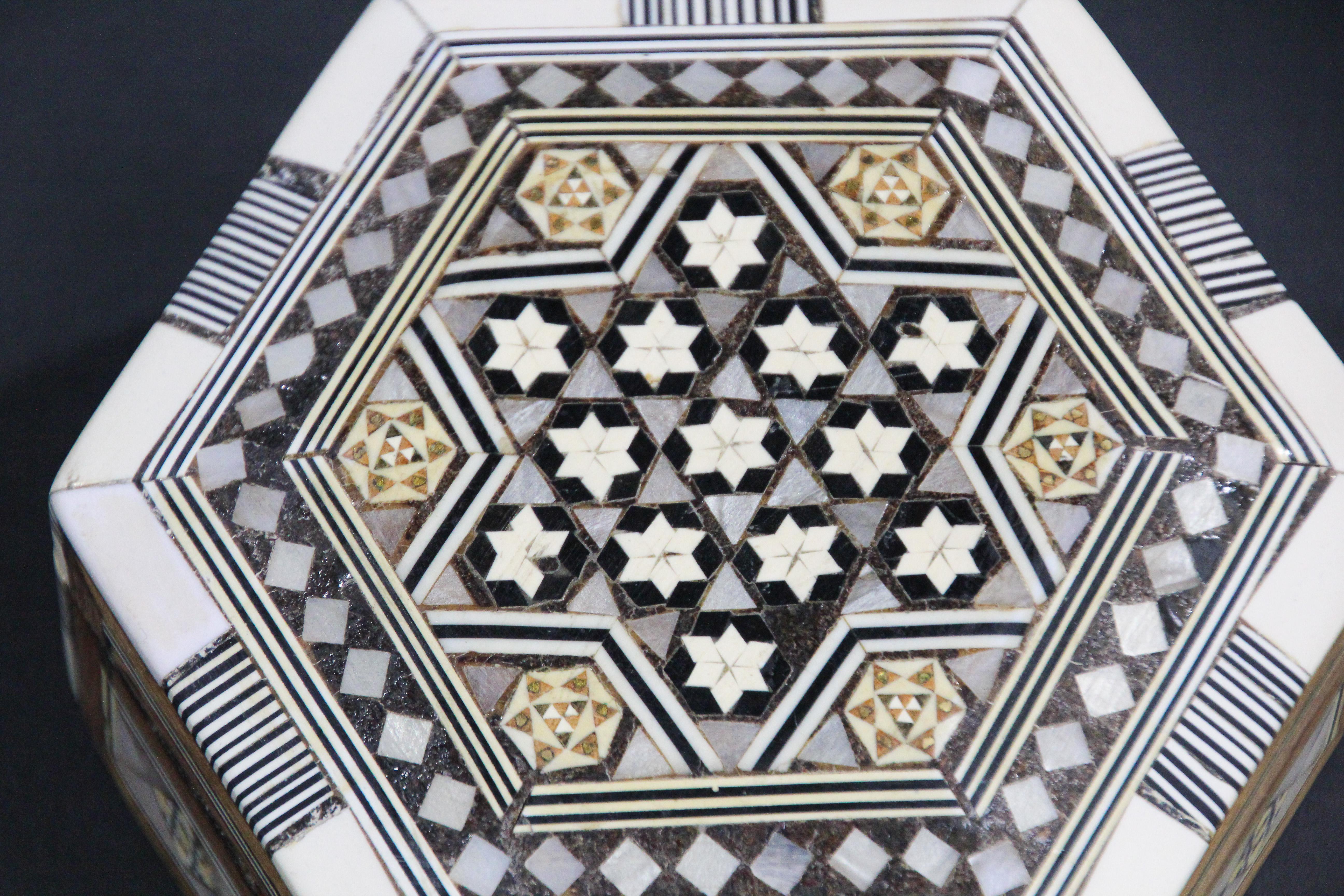 Inlay Moorish Handcrafted Octagonal Box with White Mosaic Marquetry For Sale