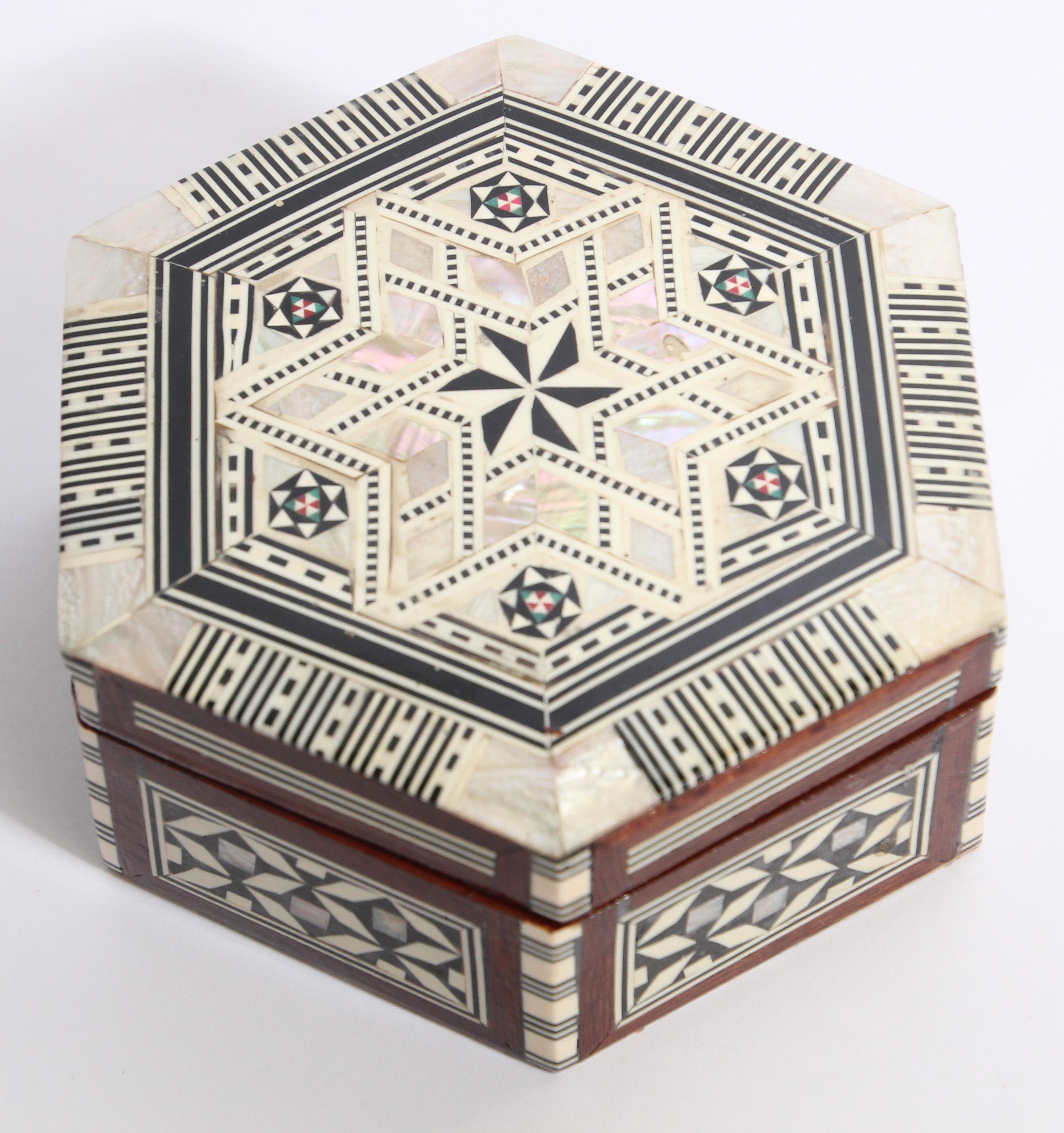 Moorish Handcrafted Octagonal Box with White Mosaic Marquetry 5
