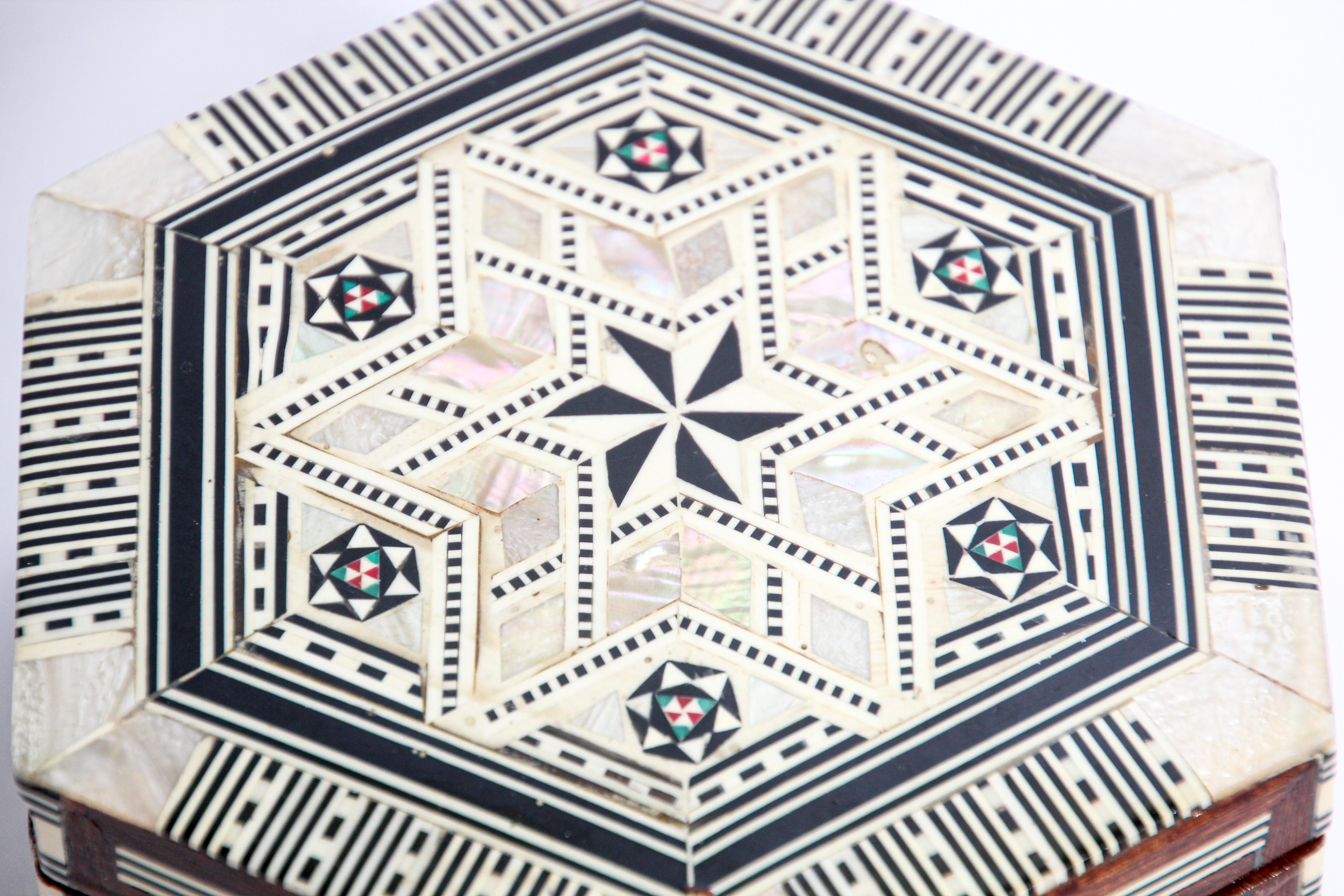 Moorish Handcrafted Octagonal Box with White Mosaic Marquetry 6