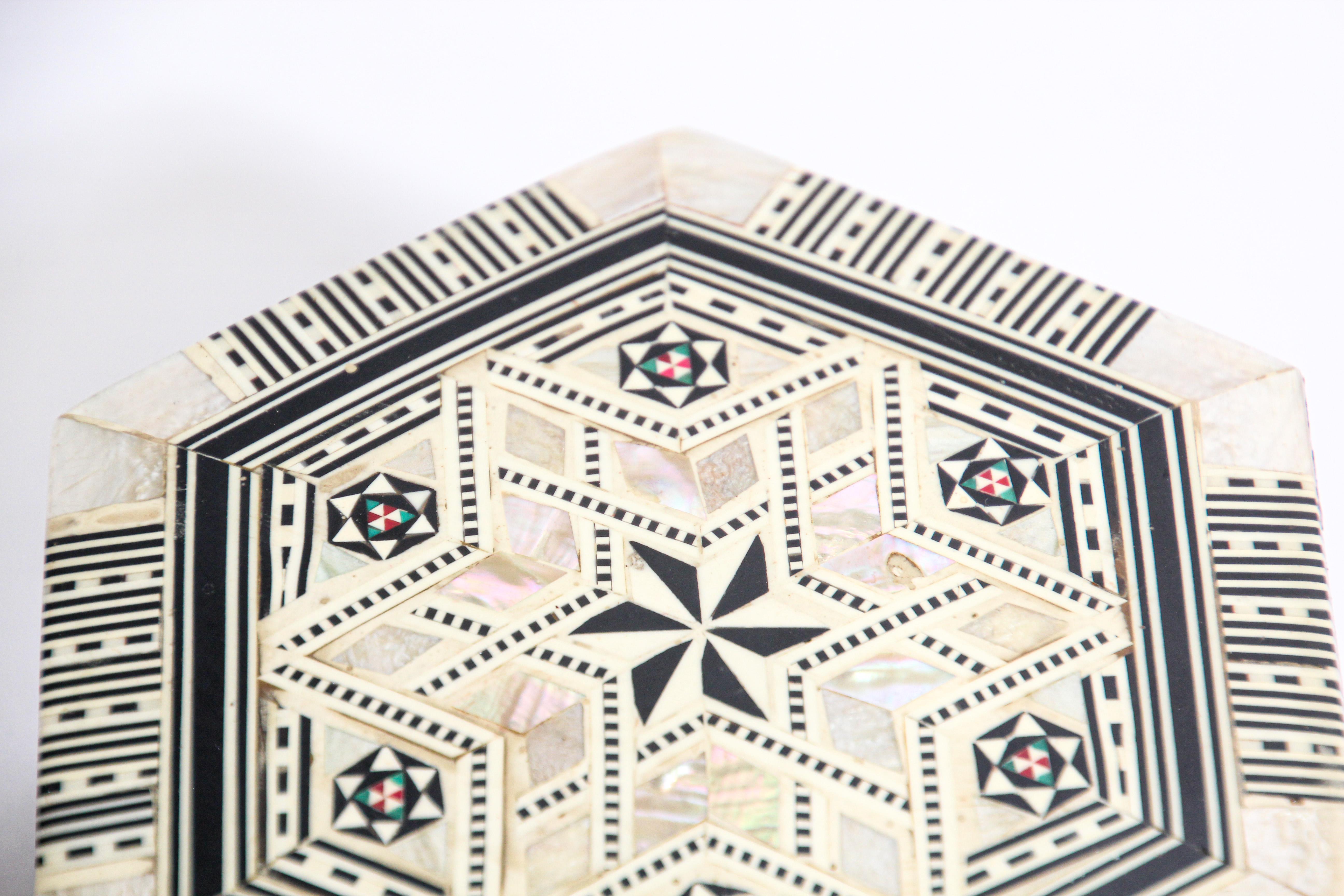 Moorish Handcrafted Octagonal Box with White Mosaic Marquetry 7