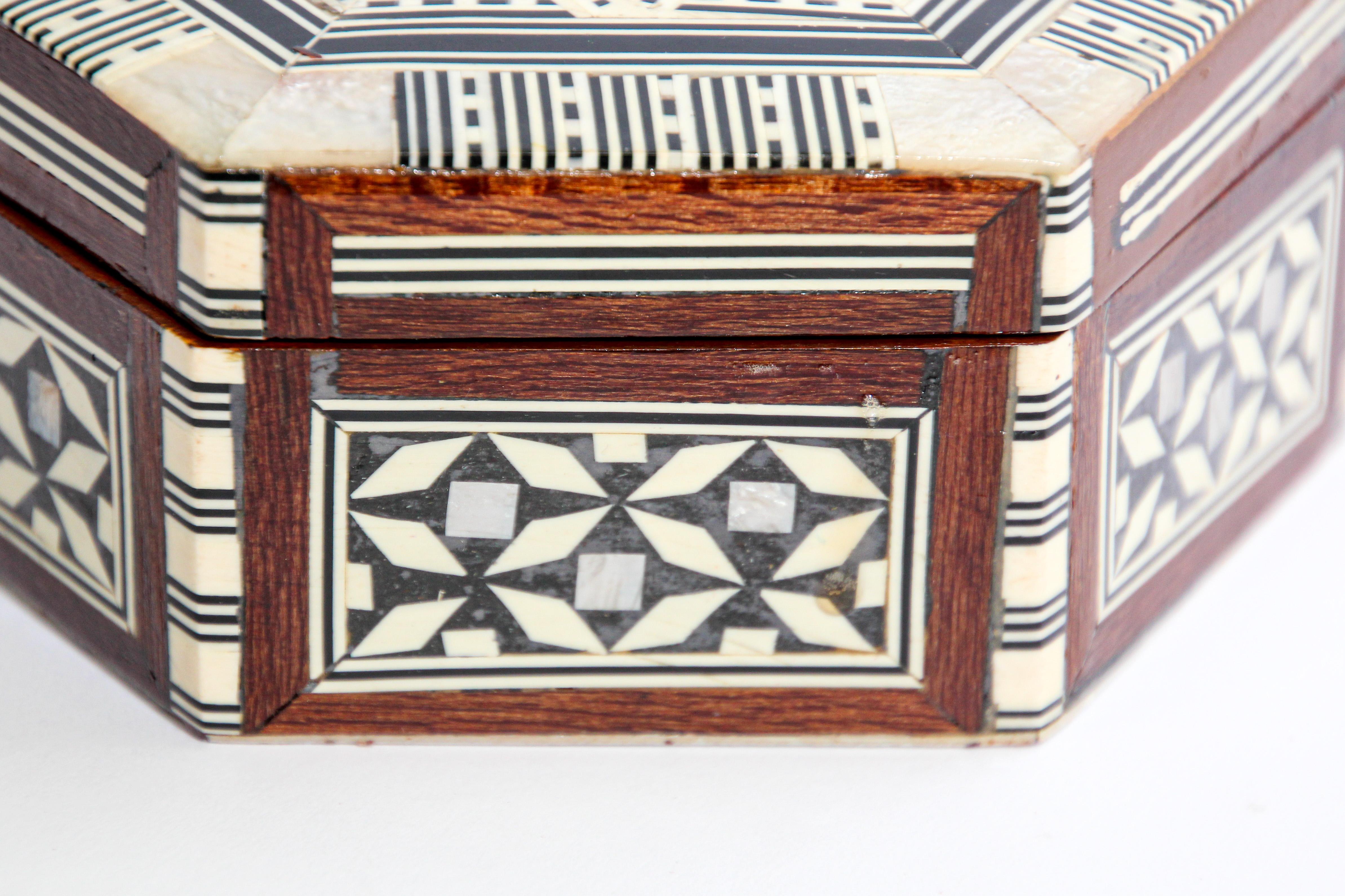 Moorish Handcrafted Octagonal Box with White Mosaic Marquetry 8