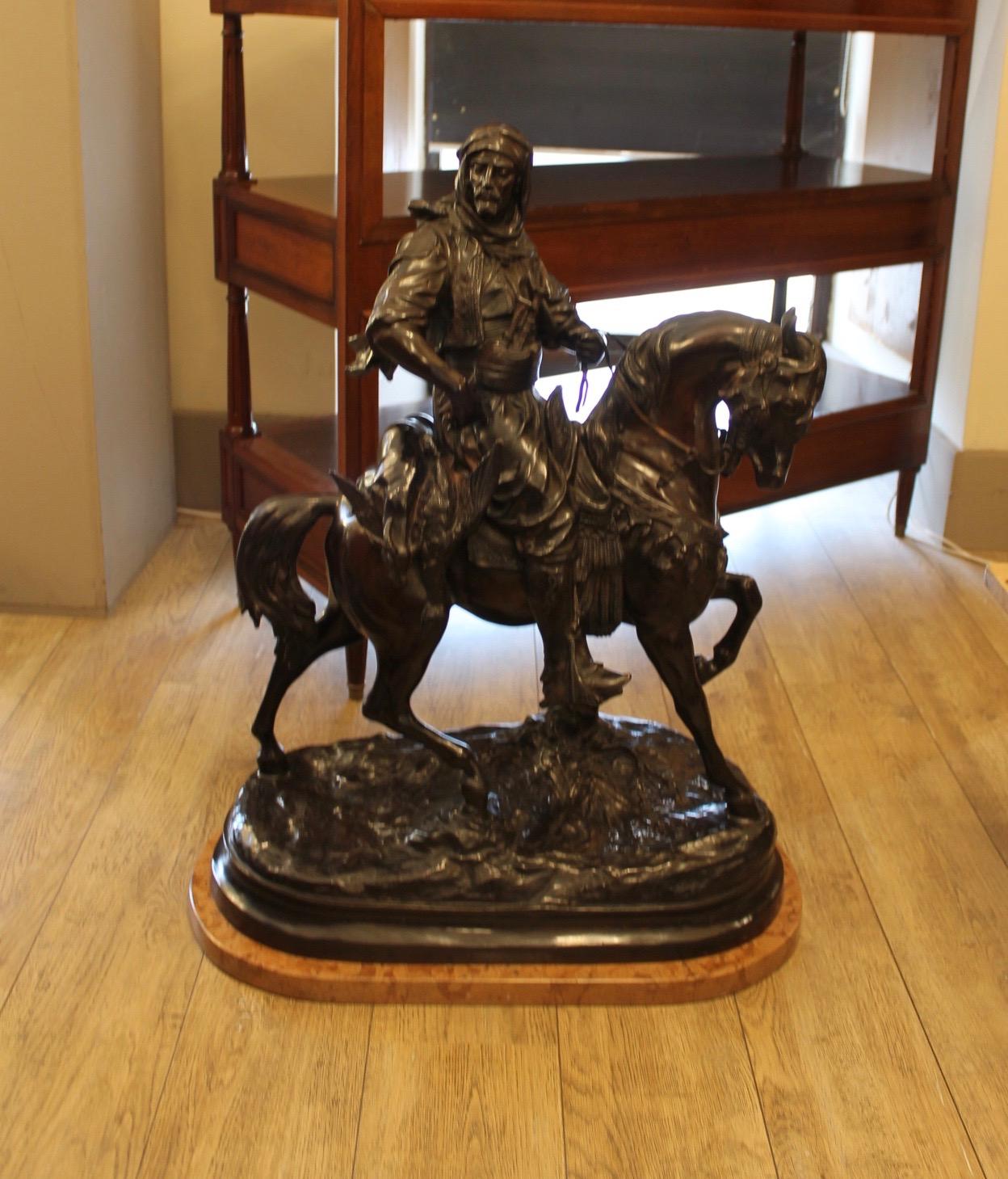 Important Bronze Moorish Rider, Return from the Hunt, Signed Barge Fils
French work, end of the 19th century (1M)

Rider returning from the hunt with game hanging in his saddle
Signed on the base Barge fils
Work listed