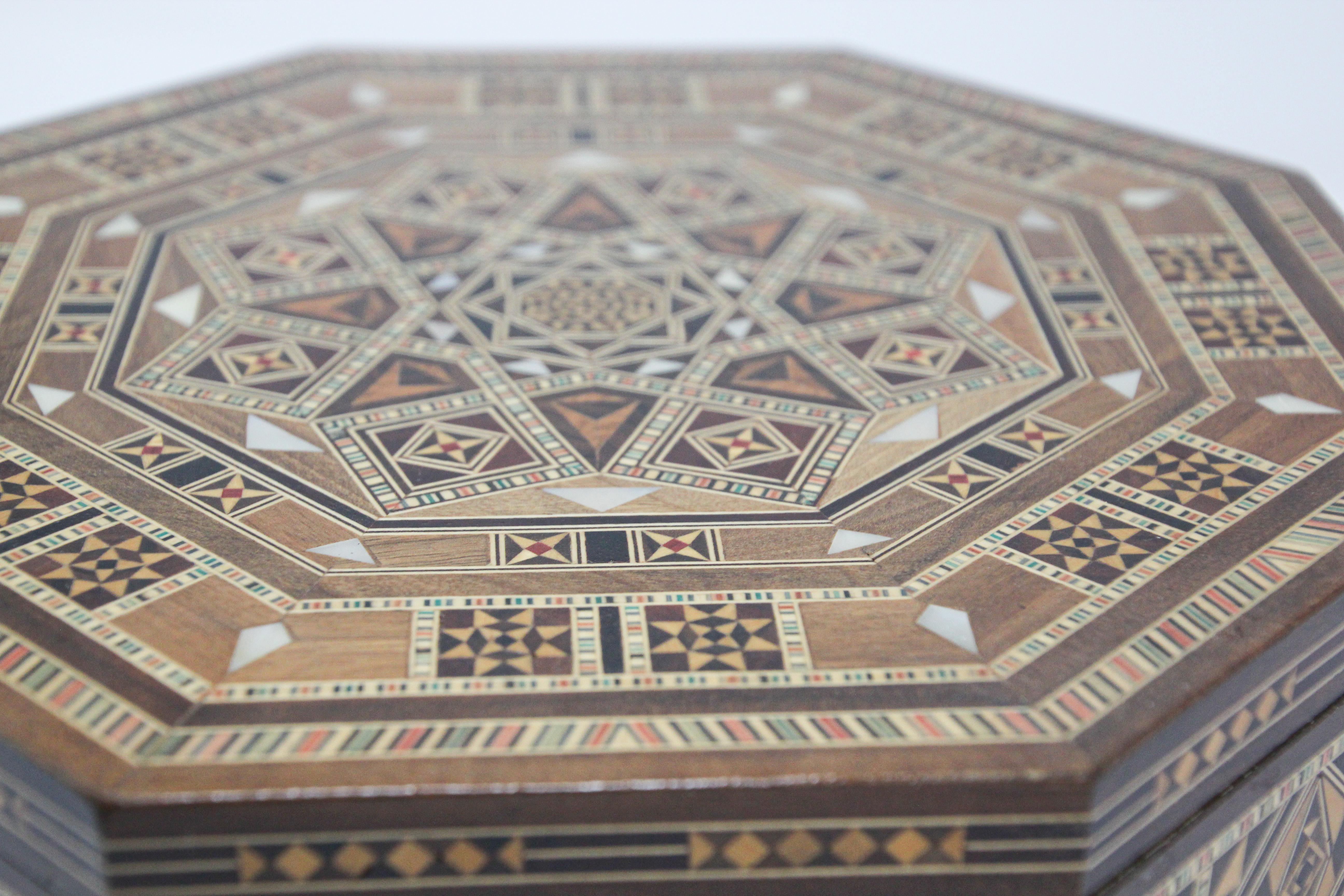 Moorish Inlaid Marquetry Mosaic Octagonal Jewelry Box In Good Condition In North Hollywood, CA