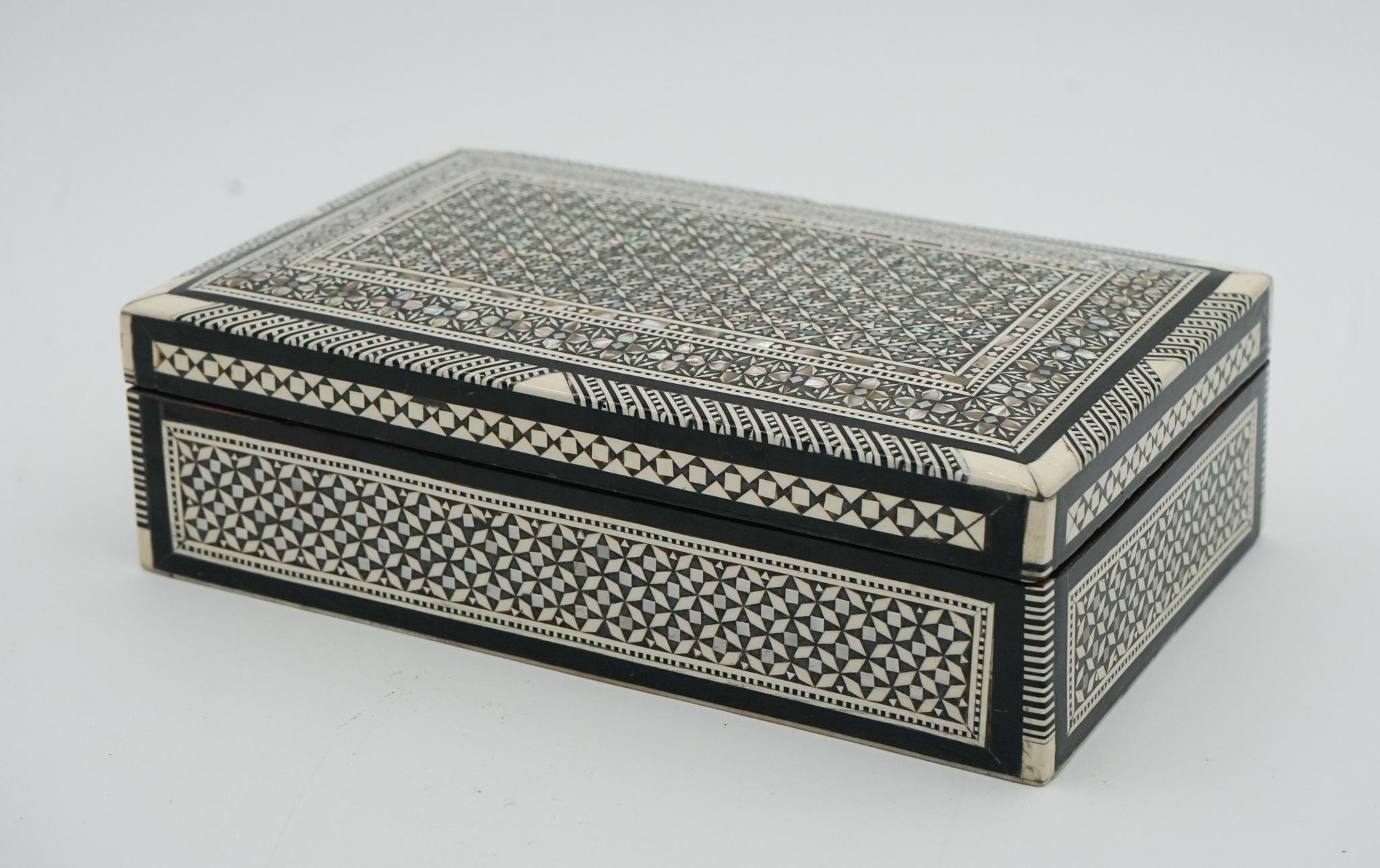 British MOORISH MICRO MOSAIC INLAID MOTHER OF PEARL TRiNKET JEWELLERY STORAGE BOX For Sale