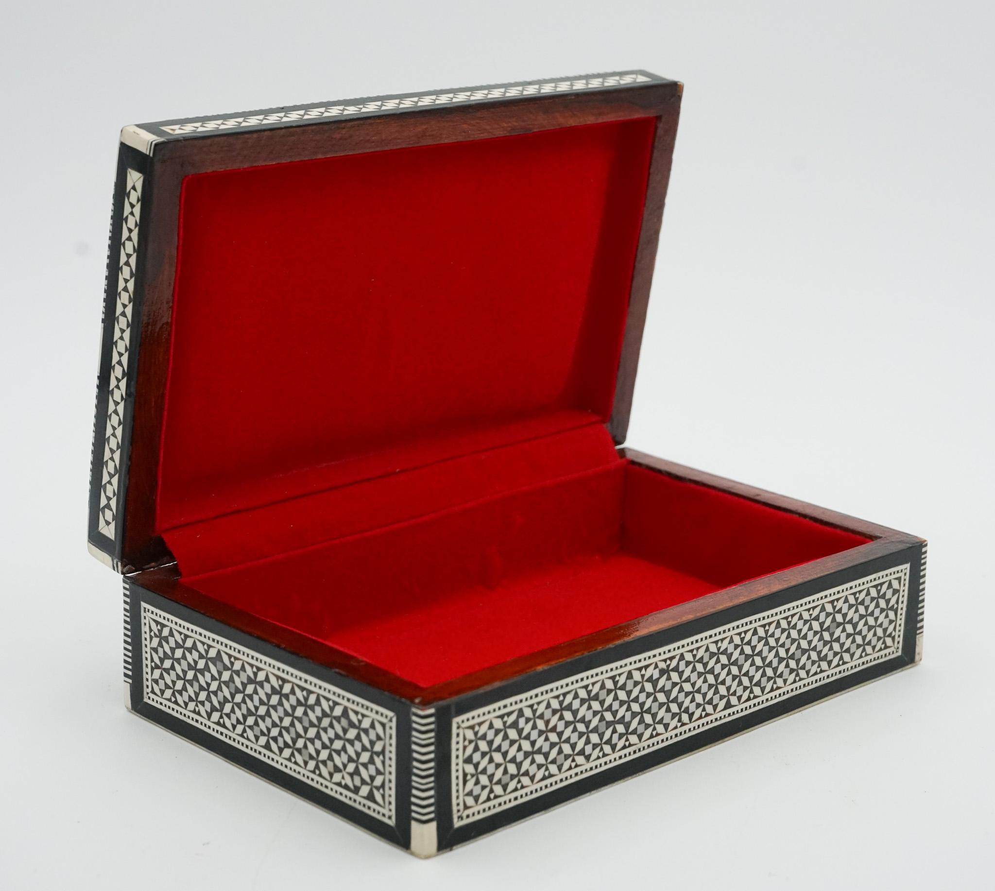 Mother-of-Pearl MOORISH MICRO MOSAIC INLAID MOTHER OF PEARL TRiNKET JEWELLERY STORAGE BOX For Sale