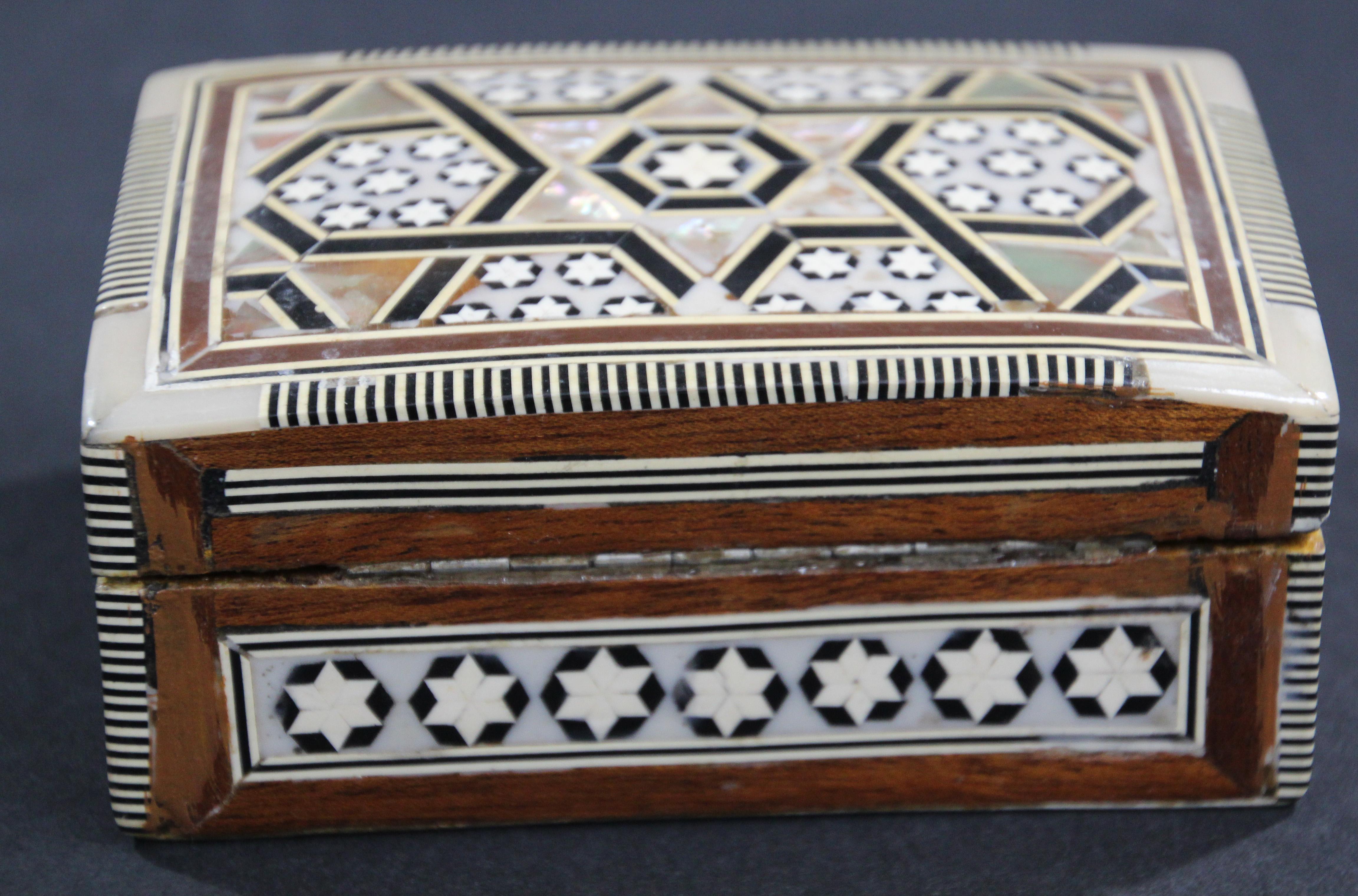 Moorish Middle Eastern Handcrafted Mosaic Decorative Box For Sale 3